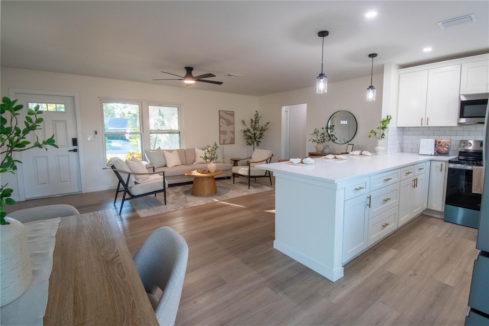 Single Family Residence at 5751 DUNFRIES ST N, ST PETERSBURG, photo 5 of 28