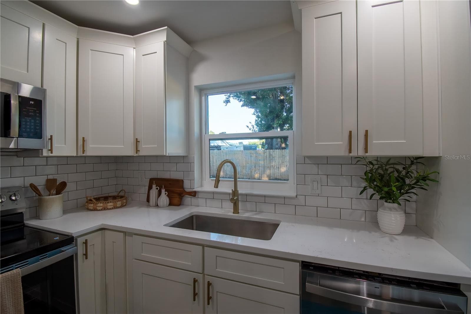 Single Family Residence at 5751 DUNFRIES ST N, ST PETERSBURG, photo 8 of 28