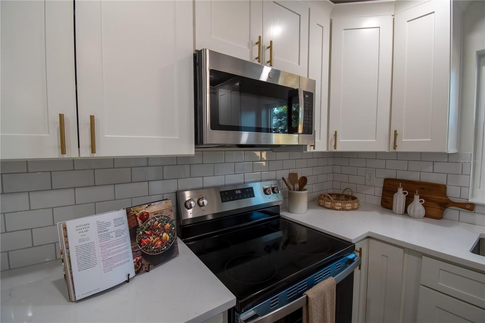 Single Family Residence at 5751 DUNFRIES ST N, ST PETERSBURG, photo 9 of 28
