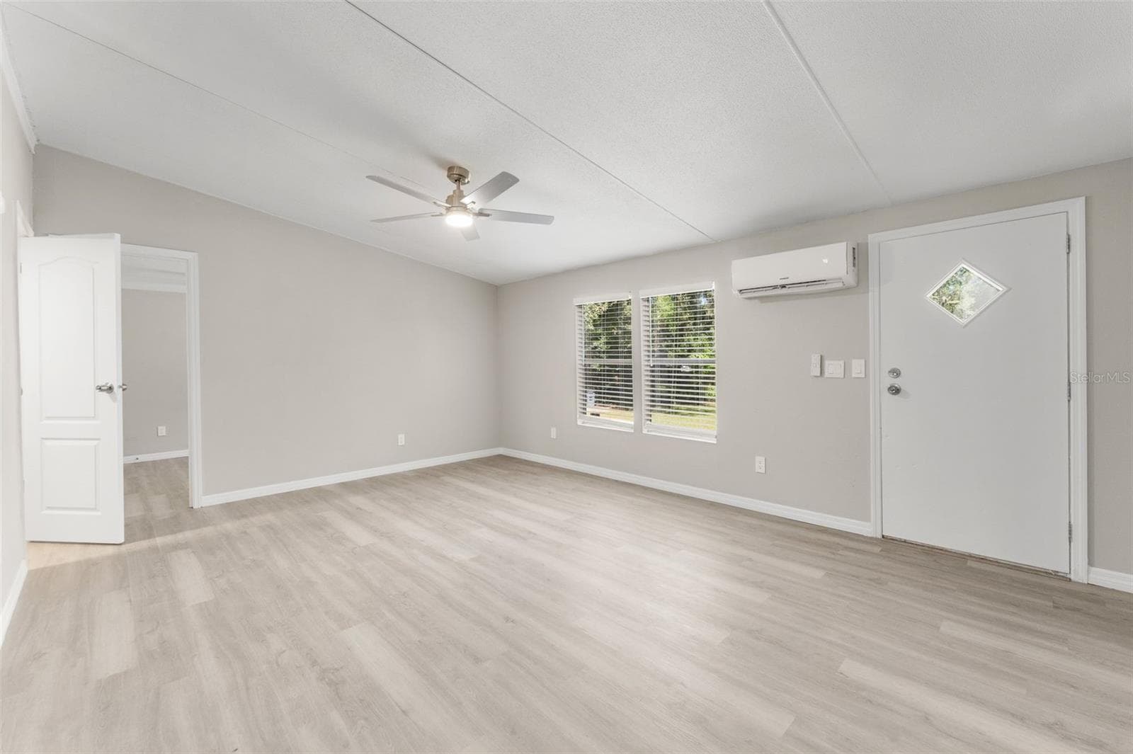 Manufactured Home at 5619 NE 79TH PL, GAINESVILLE, photo 7 of 36