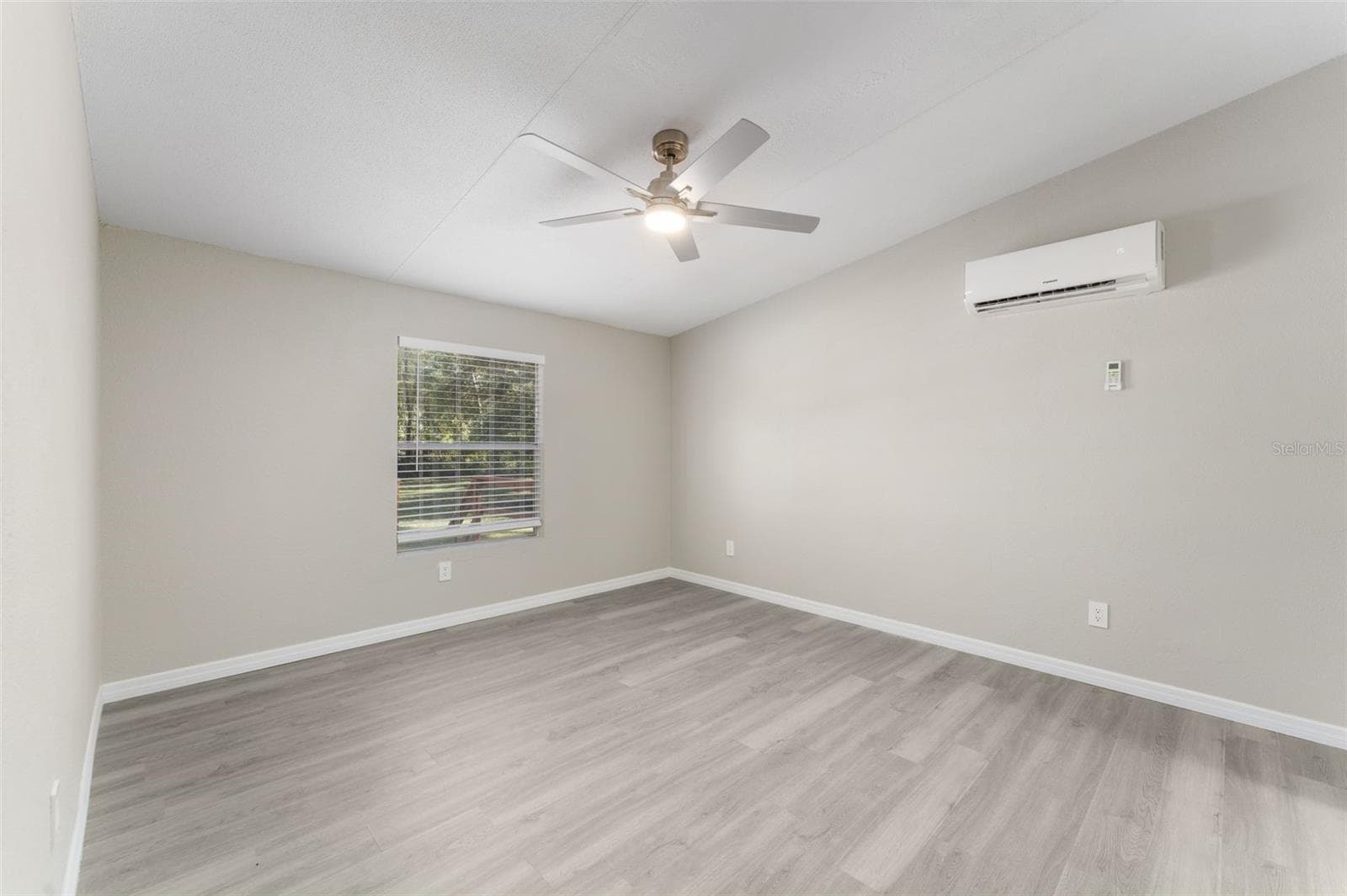 Manufactured Home at 5619 NE 79TH PL, GAINESVILLE, photo 15 of 36