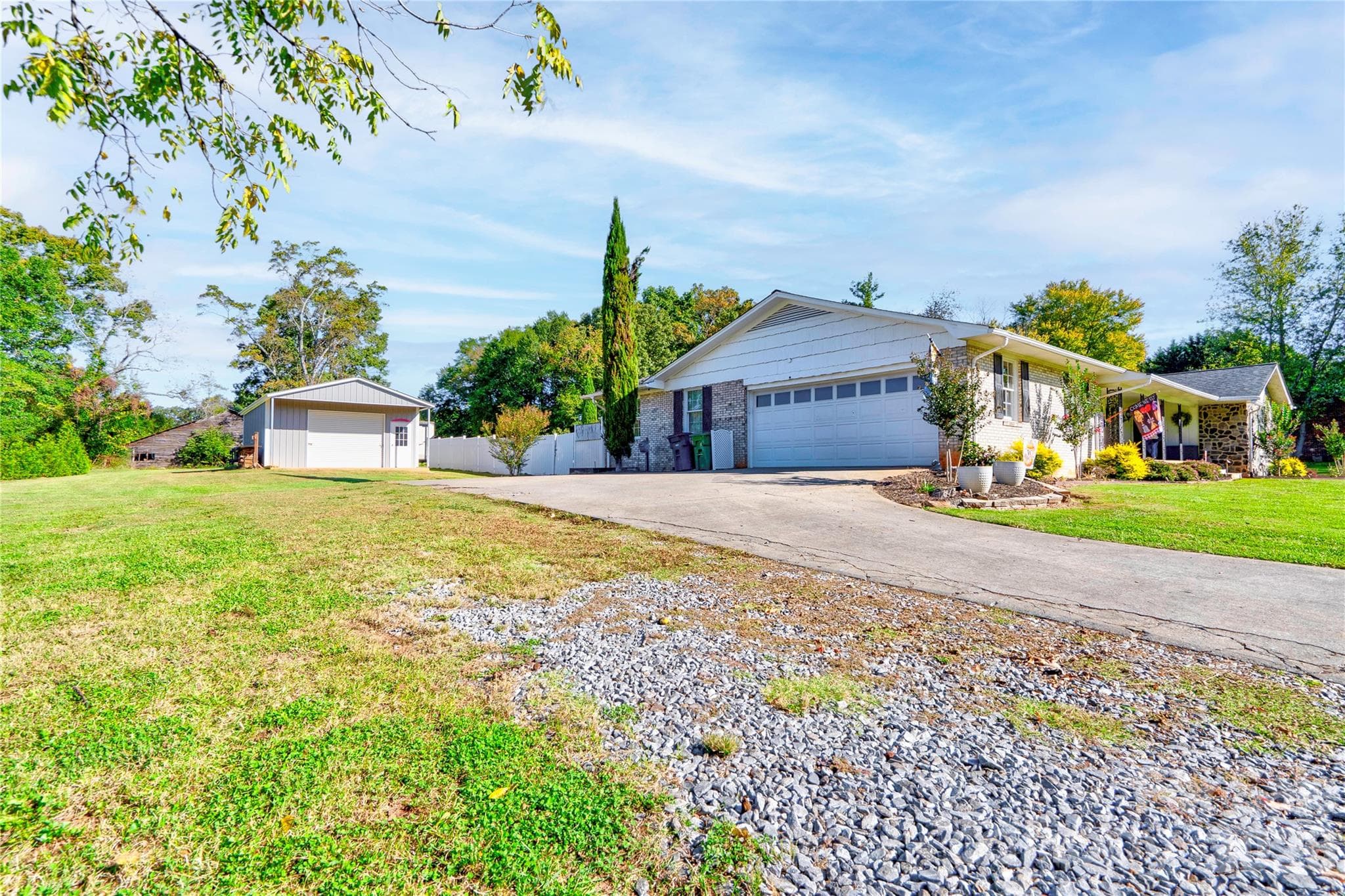 Double Garage & Workshop - 111 Gordon Avenue, Shelby