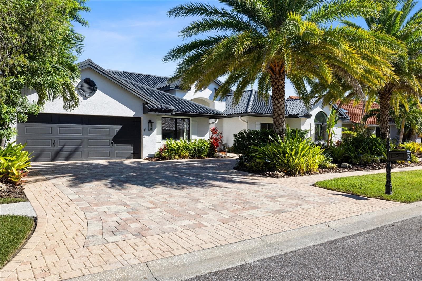 Single Family Residence at 9805 COMPASS POINT WAY, TAMPA, photo 5 of 98