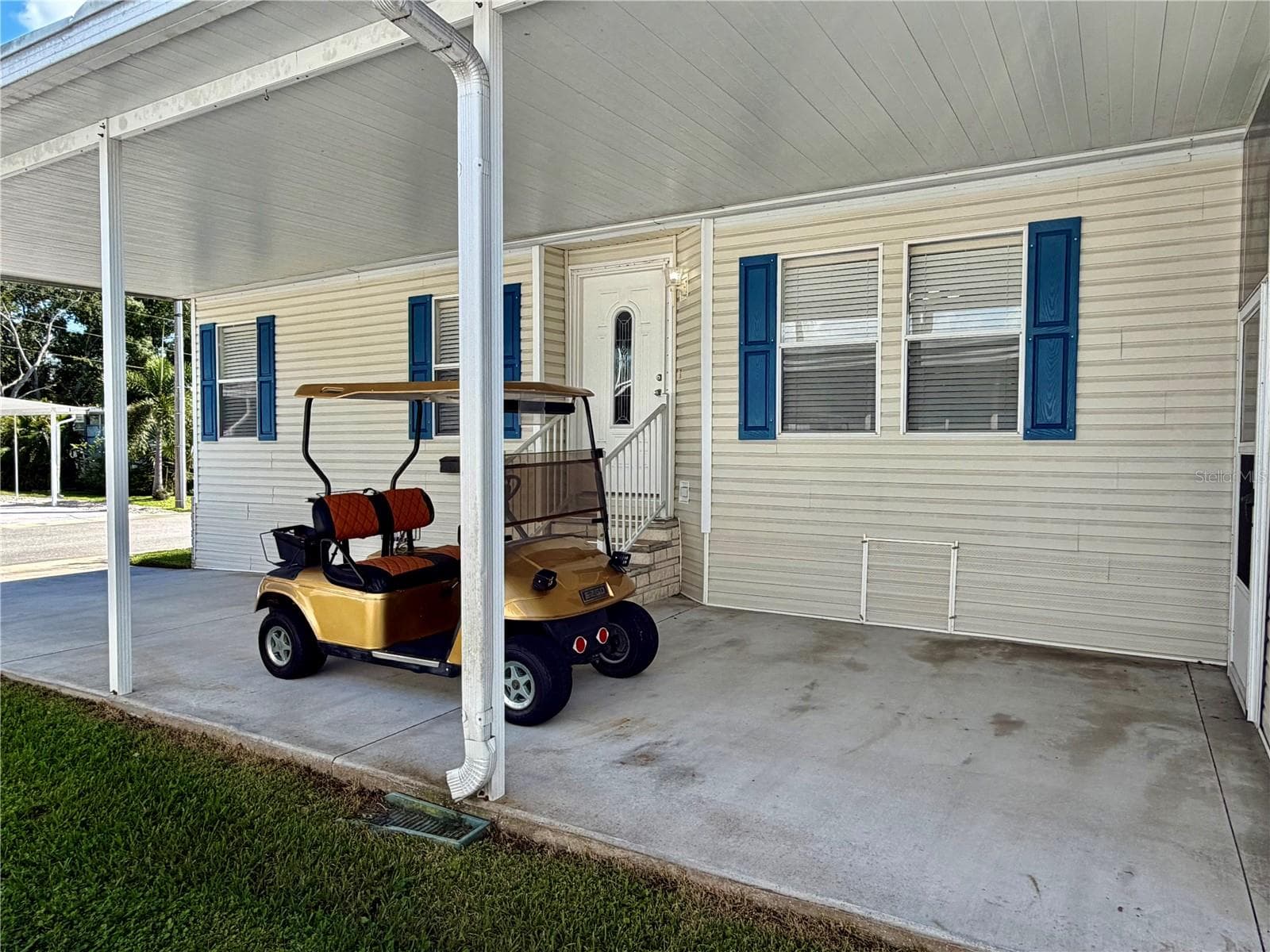 Golf cart not included - 34012 AZALEA DR N, PINELLAS PARK