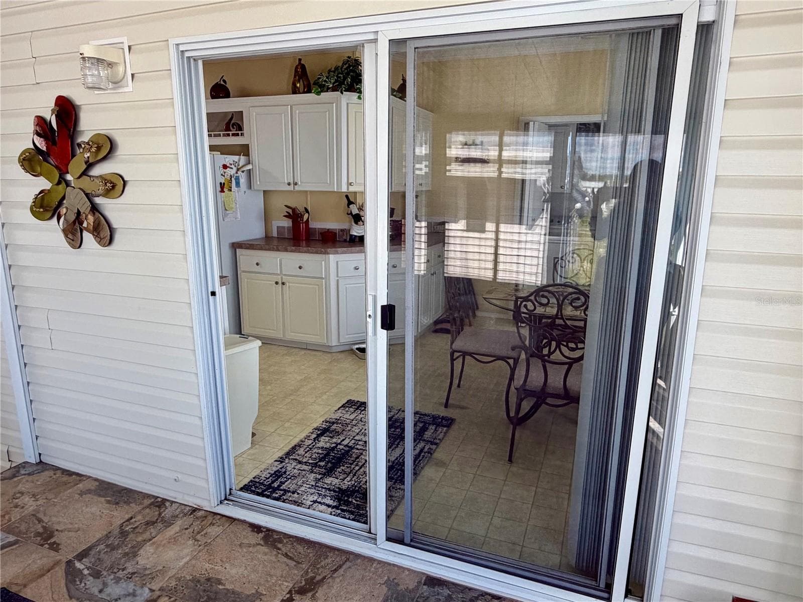 Sliding doors lead to the kitchen - 34012 AZALEA DR N, PINELLAS PARK