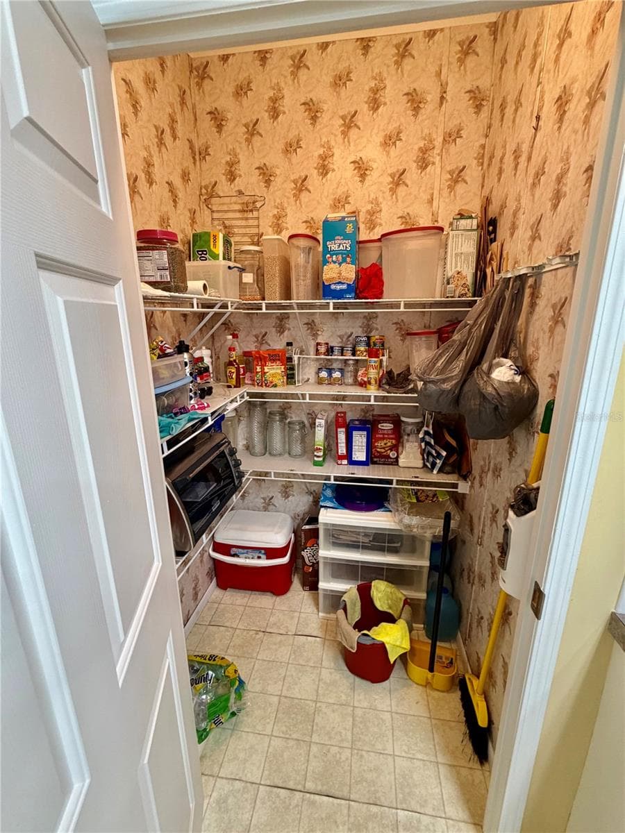 Large pantry - 34012 AZALEA DR N, PINELLAS PARK