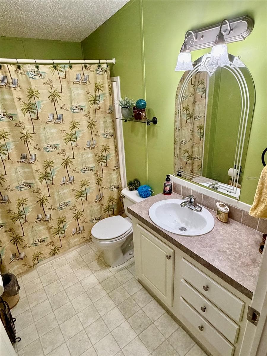 Guest bath - 34012 AZALEA DR N, PINELLAS PARK