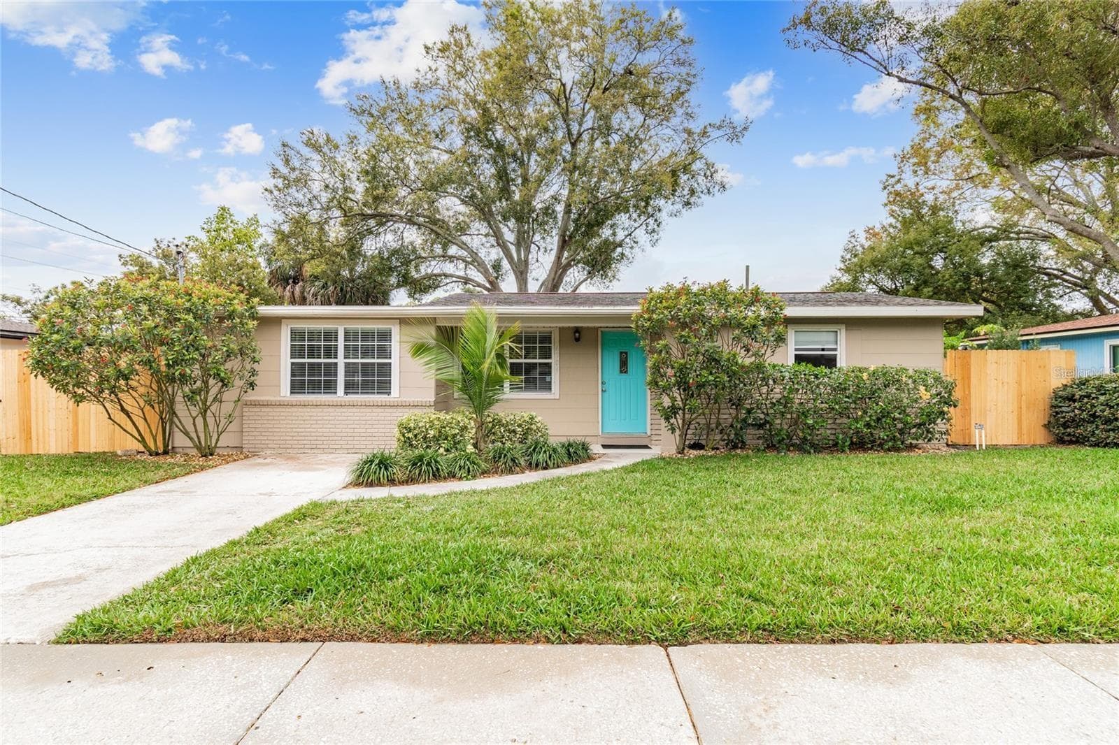 Single Family Residence at 4704 W BAY AVE, TAMPA, photo 2 of 30