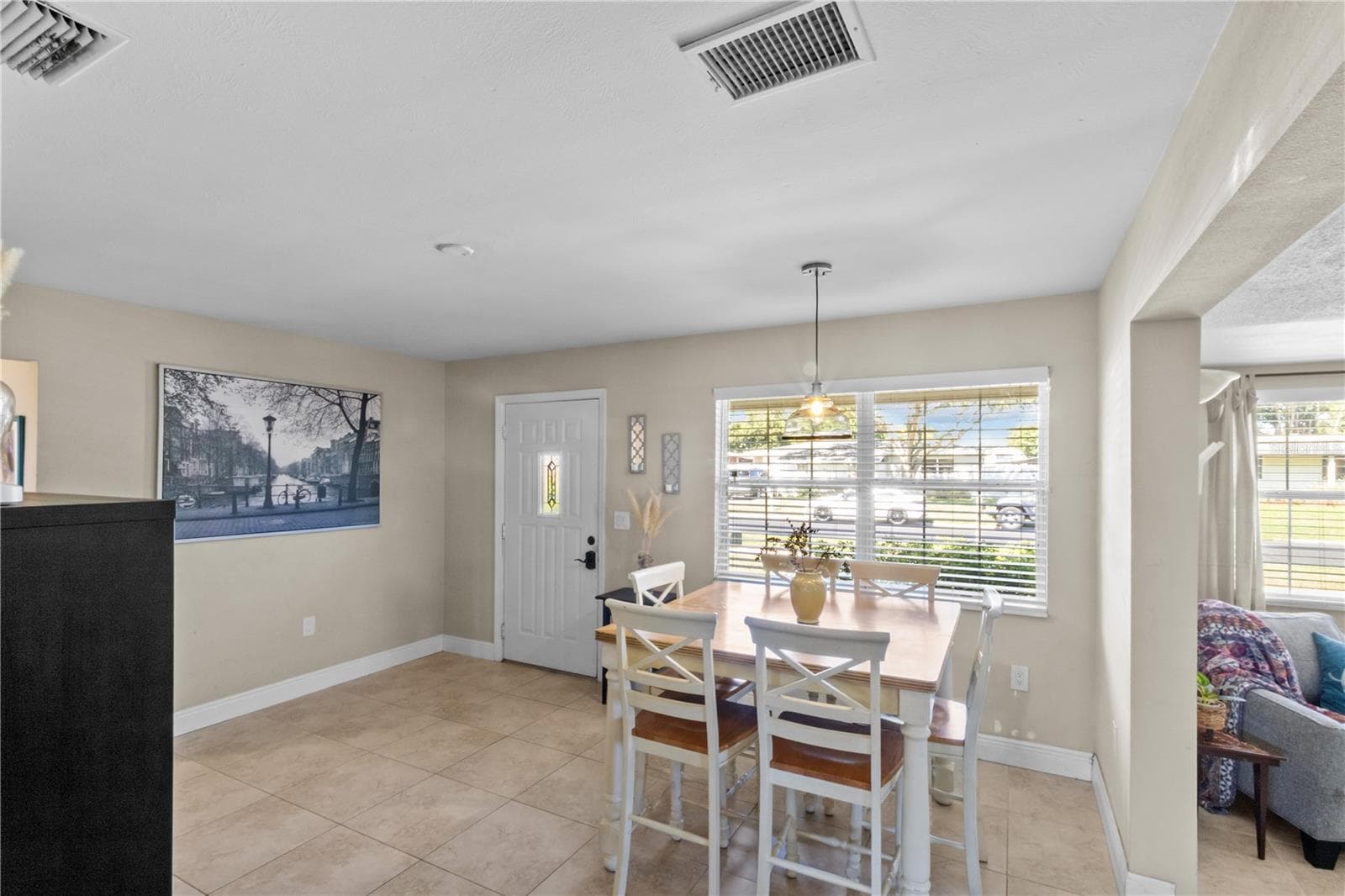 Single Family Residence at 4704 W BAY AVE, TAMPA, photo 5 of 30