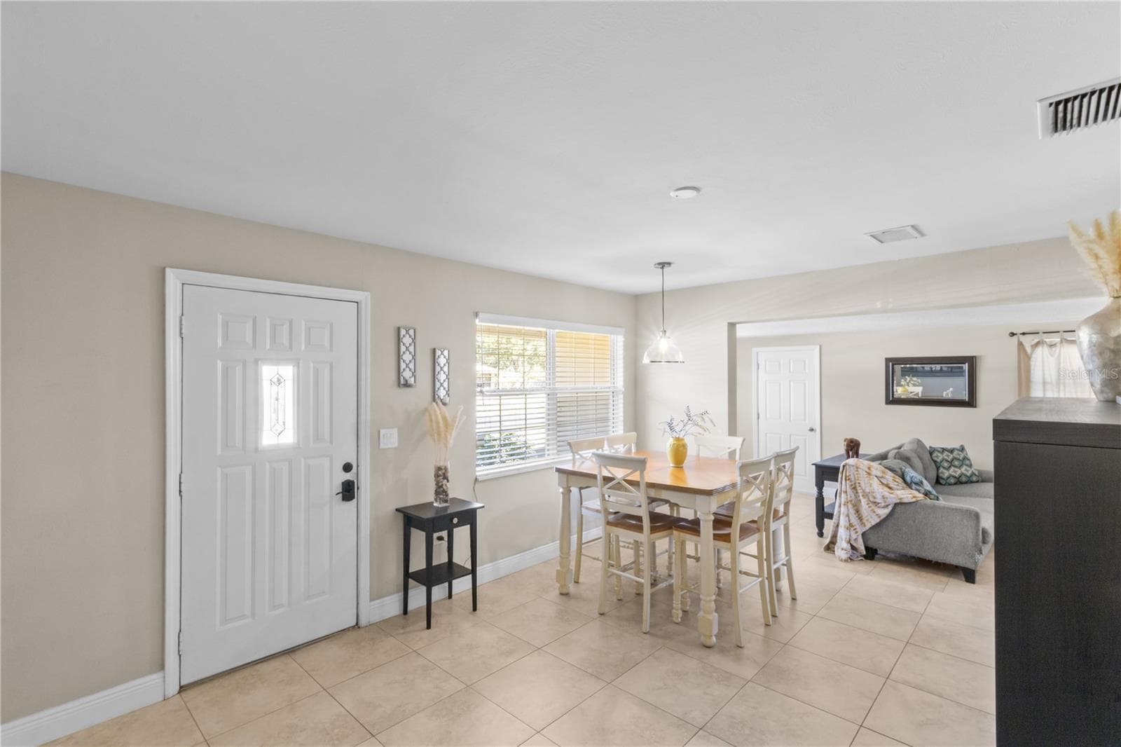 Single Family Residence at 4704 W BAY AVE, TAMPA, photo 7 of 30