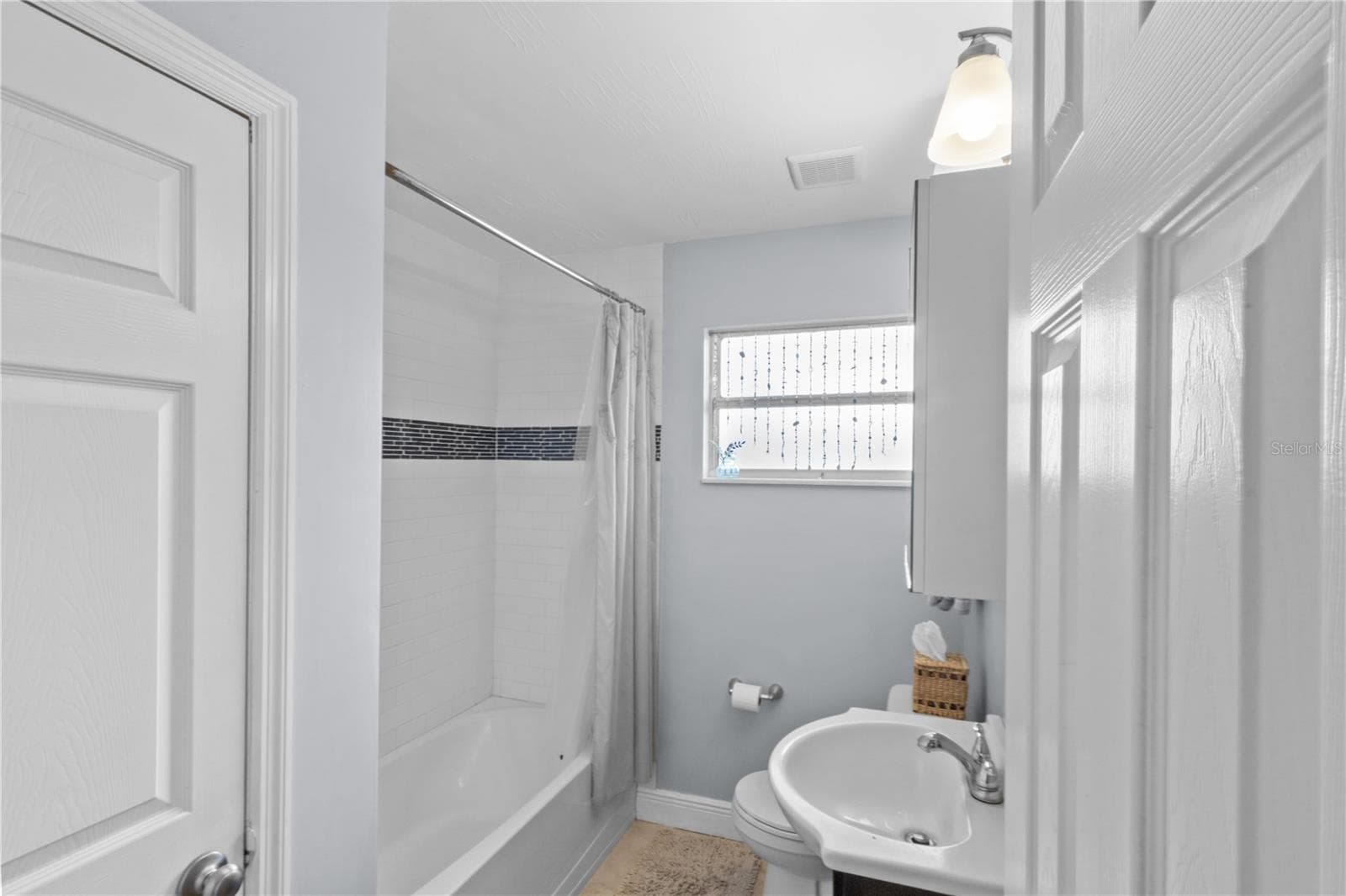 Single Family Residence at 4704 W BAY AVE, TAMPA, photo 15 of 30