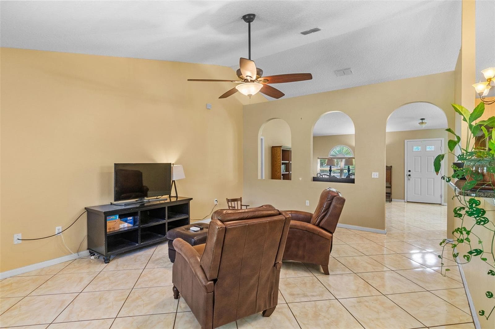 Single Family Residence at 526 WESTCLIFFE DR, WINTER GARDEN, photo 7 of 70