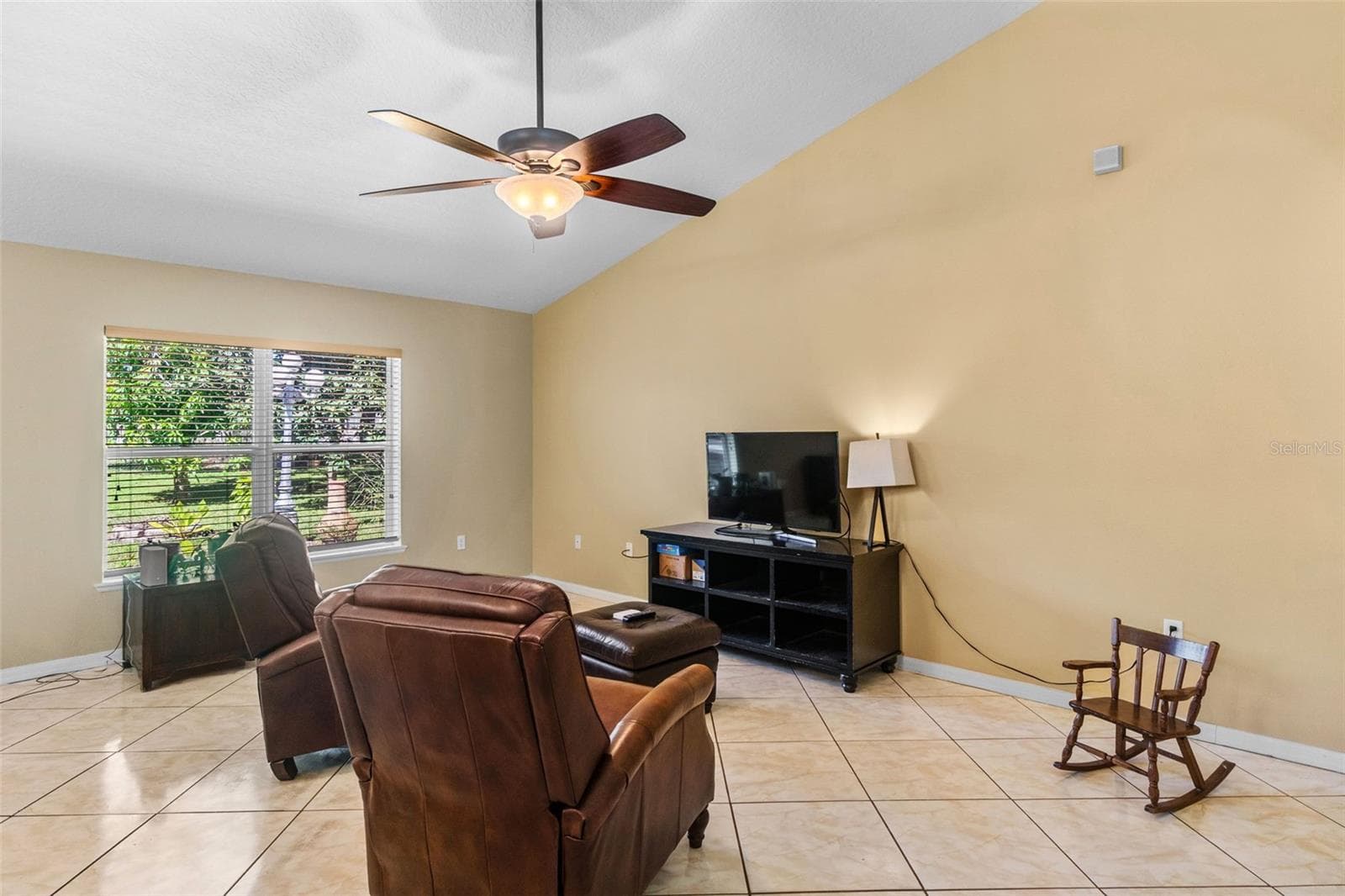 Single Family Residence at 526 WESTCLIFFE DR, WINTER GARDEN, photo 9 of 70