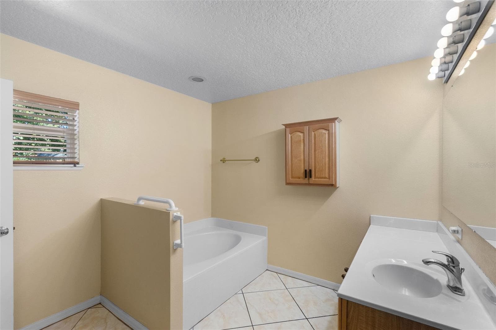 Single Family Residence at 526 WESTCLIFFE DR, WINTER GARDEN, photo 19 of 70
