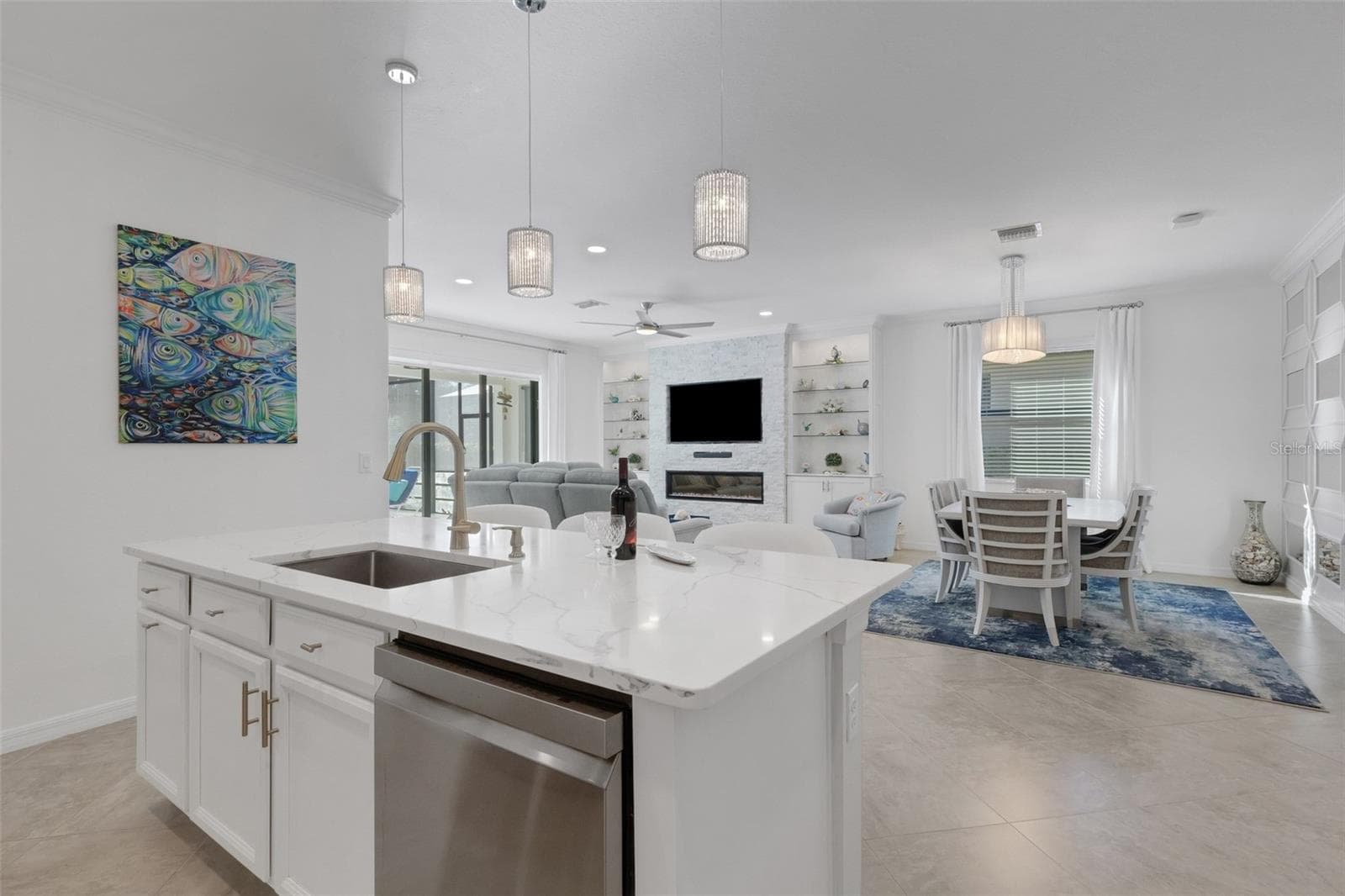 Single Family Residence at 19336 BLUFF DR, VENICE, photo 10 of 86