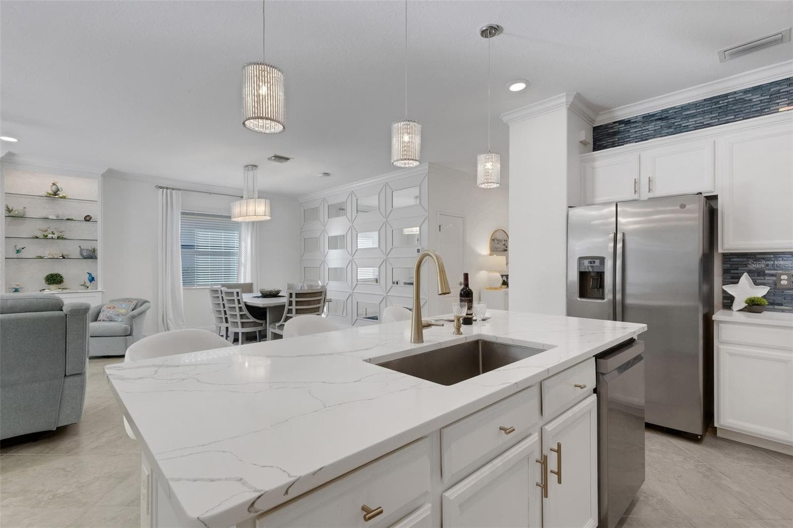 Single Family Residence at 19336 BLUFF DR, VENICE, photo 11 of 86