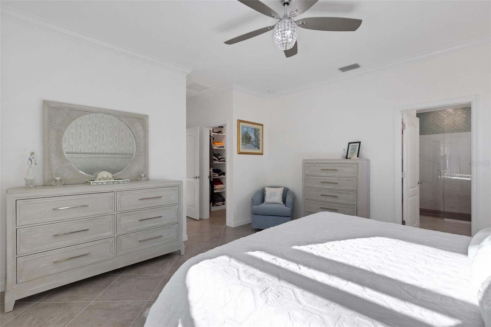 Single Family Residence at 19336 BLUFF DR, VENICE, photo 18 of 86
