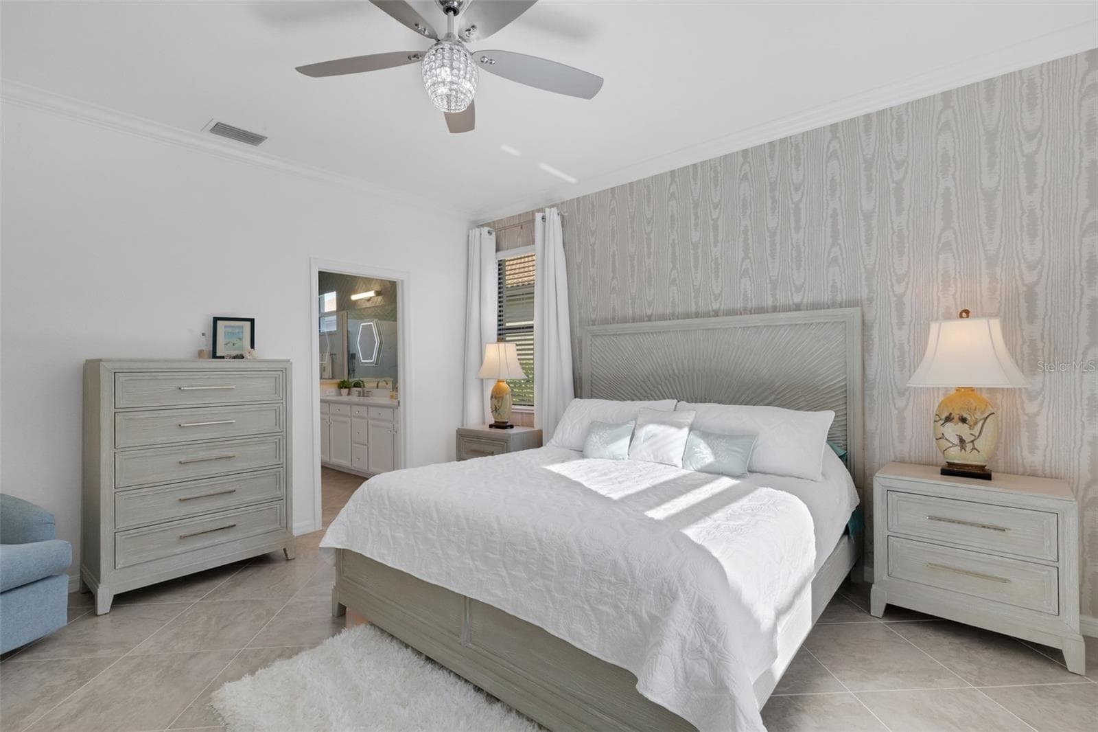 Single Family Residence at 19336 BLUFF DR, VENICE, photo 19 of 86