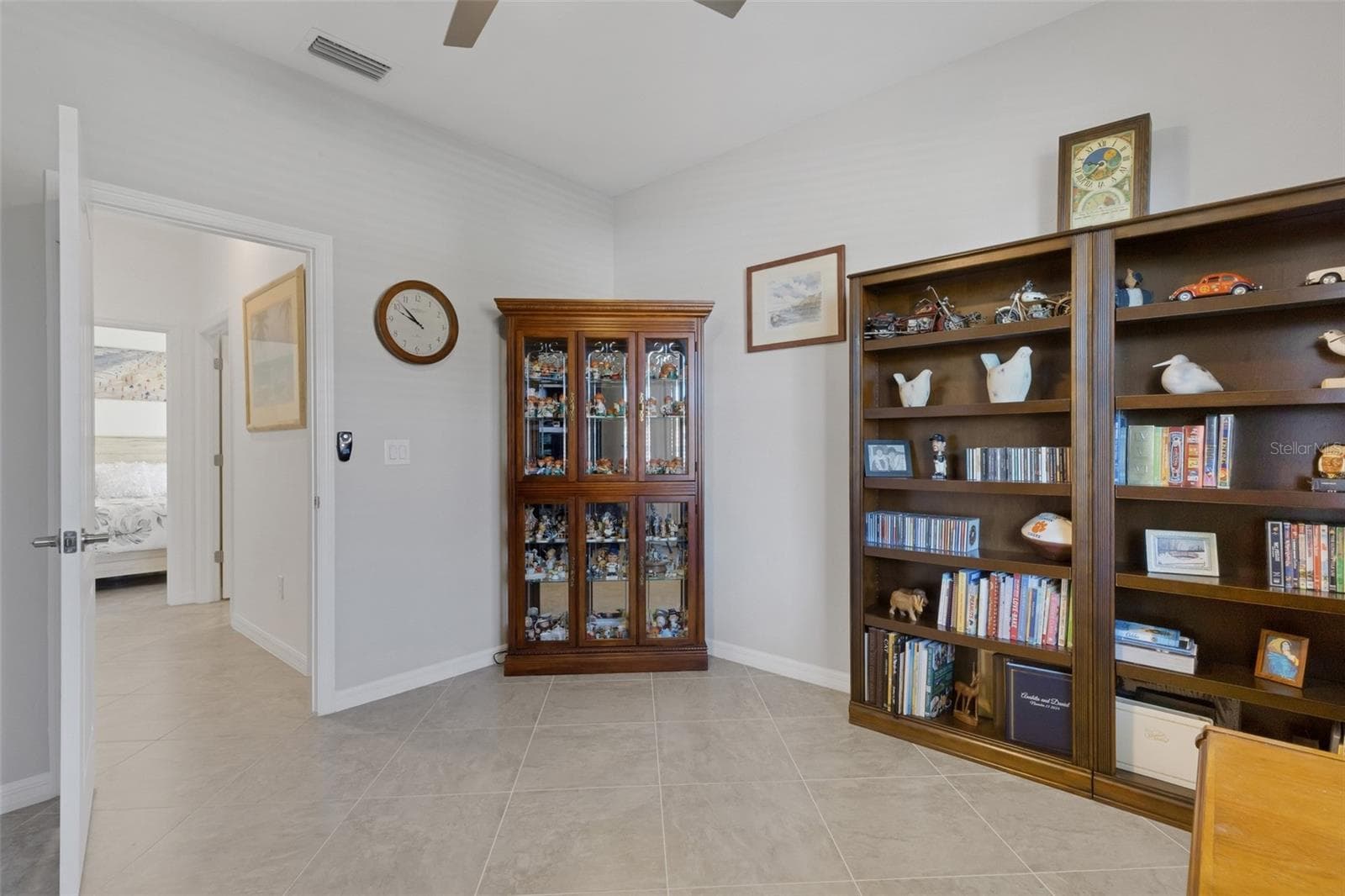 Single Family Residence at 19336 BLUFF DR, VENICE, photo 27 of 86