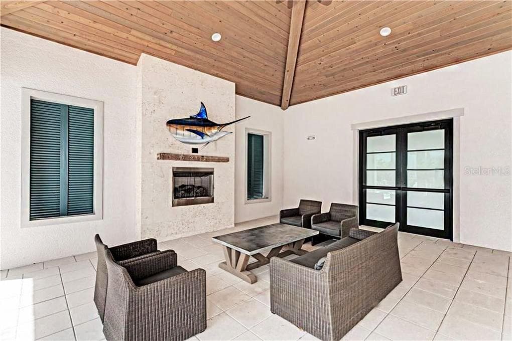 Single Family Residence at 19336 BLUFF DR, VENICE, photo 61 of 86
