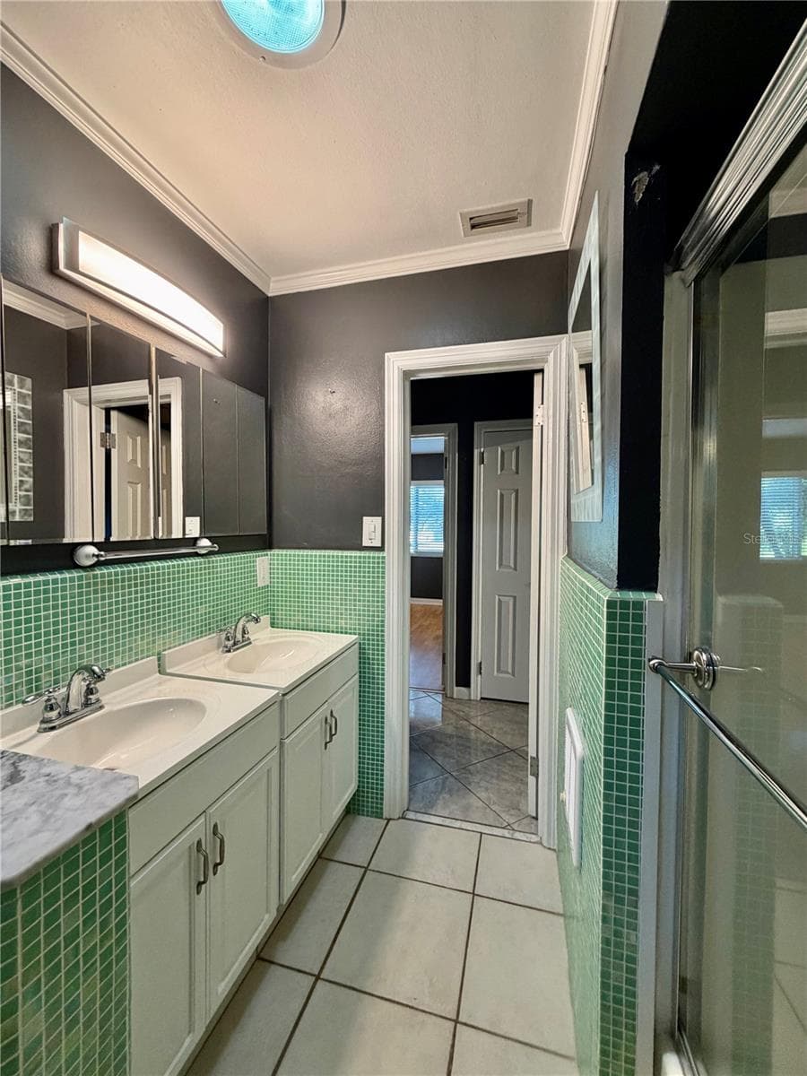 Bathroom 1 - 6250 13TH AVE S, GULFPORT
