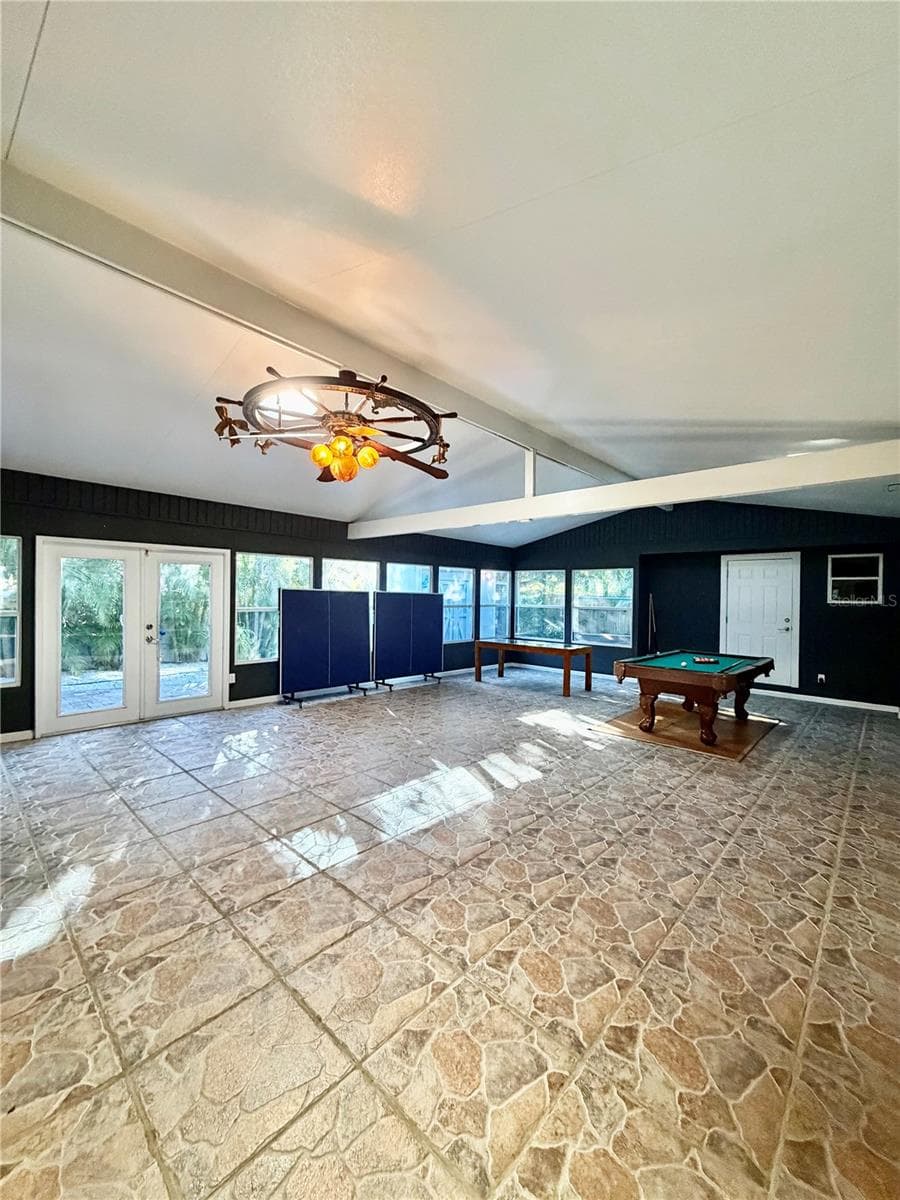 Great Room - 6250 13TH AVE S, GULFPORT