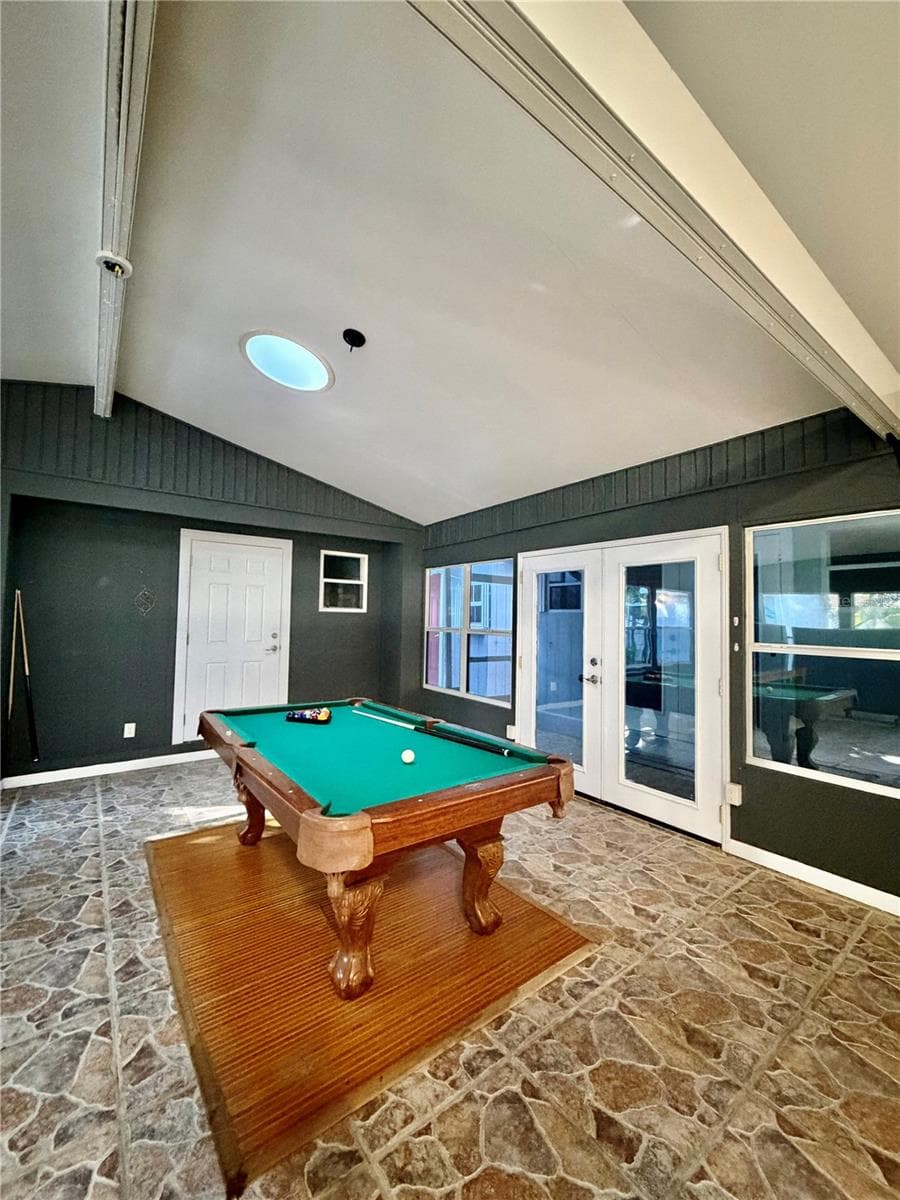 Great Room - 6250 13TH AVE S, GULFPORT