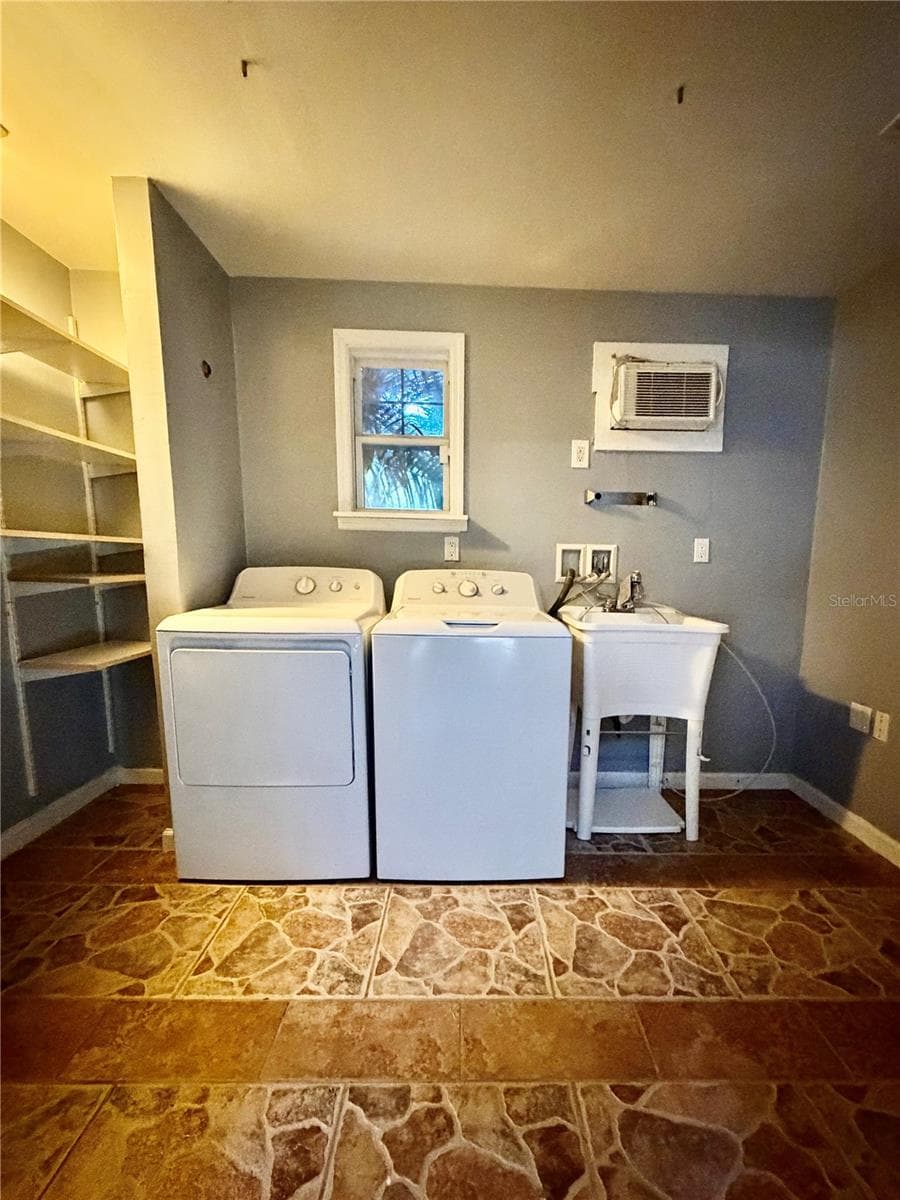 Laundry Roomn - 6250 13TH AVE S, GULFPORT