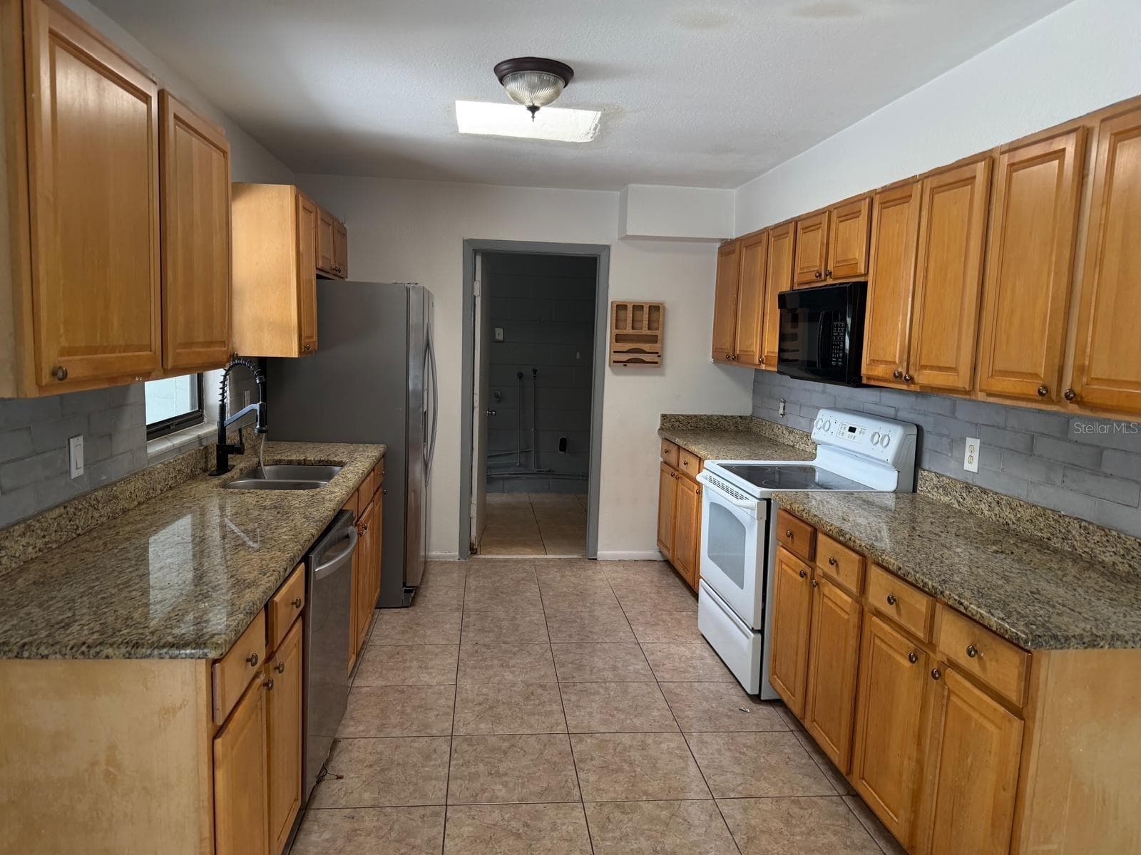 Single Family Residence at 42 WAGON CIR, KISSIMMEE, photo 3 of 8
