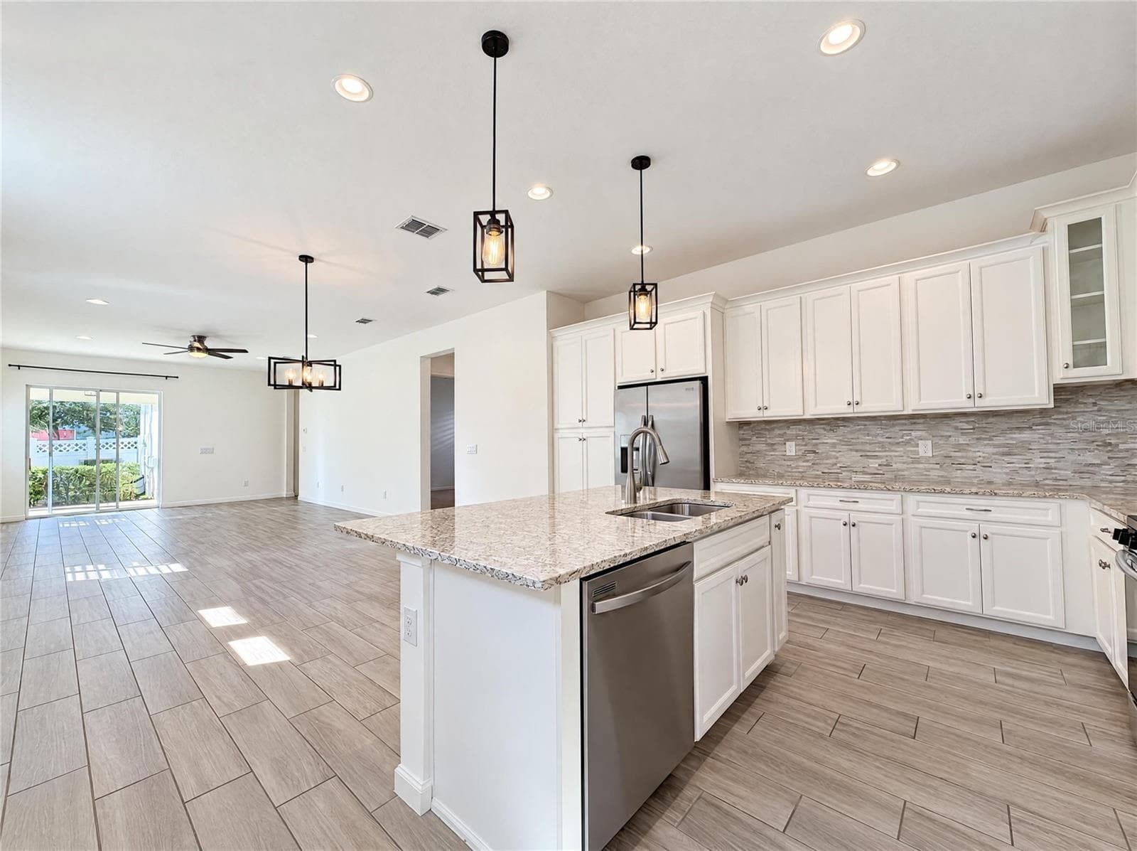 Single Family Residence at 724 WINTERSIDE DR, APOLLO BEACH, photo 2 of 14