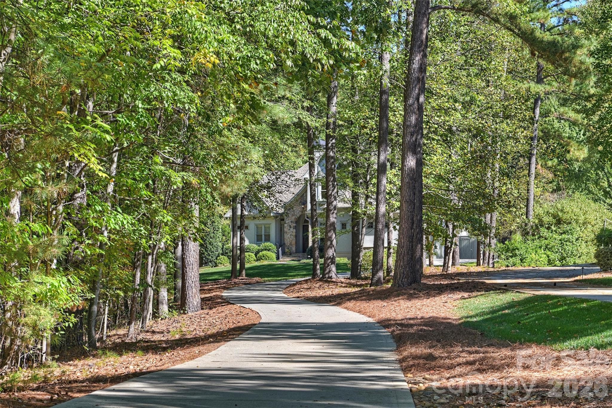 Long Winding Driveway - 134 Wellfleet Lane, Mooresville