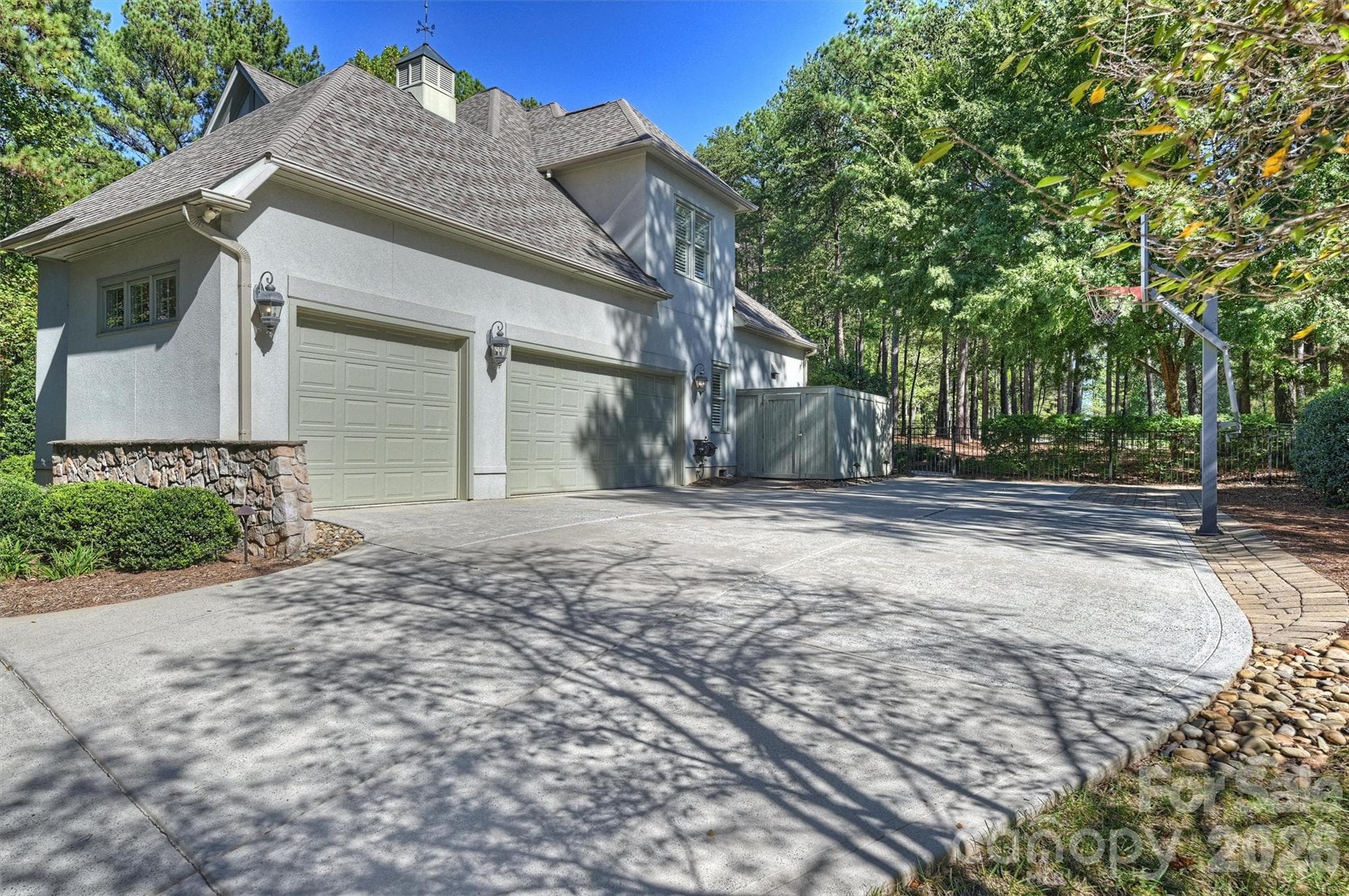 Garage Side View | 3 Car Garage - 134 Wellfleet Lane, Mooresville
