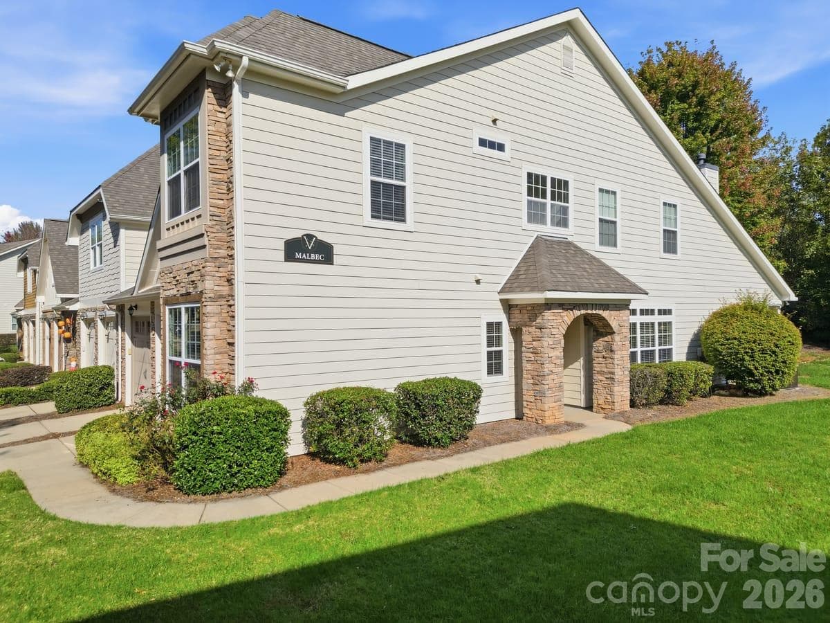Townhouse at 8424 Loxton Circle, Charlotte, photo 3 of 48