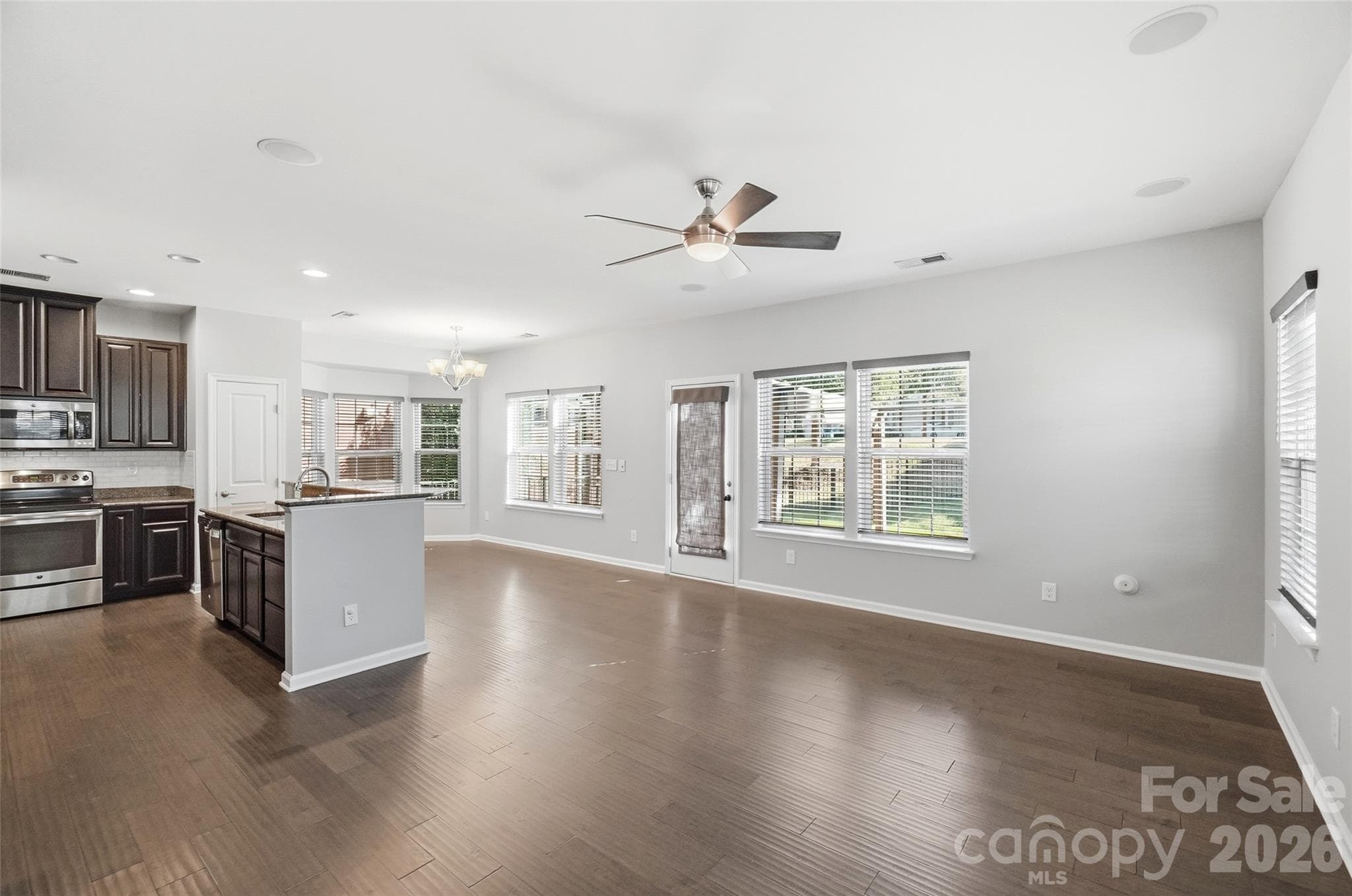 Single Family Residence at 1823 Fleetwood Drive, Charlotte, photo 9 of 48