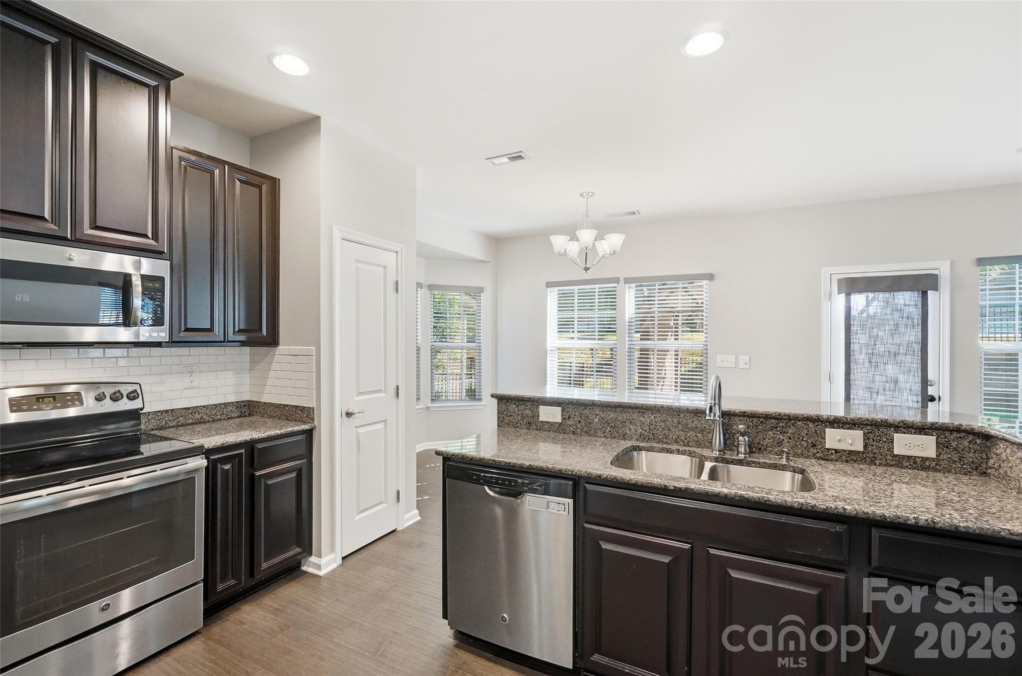 Single Family Residence at 1823 Fleetwood Drive, Charlotte, photo 19 of 48