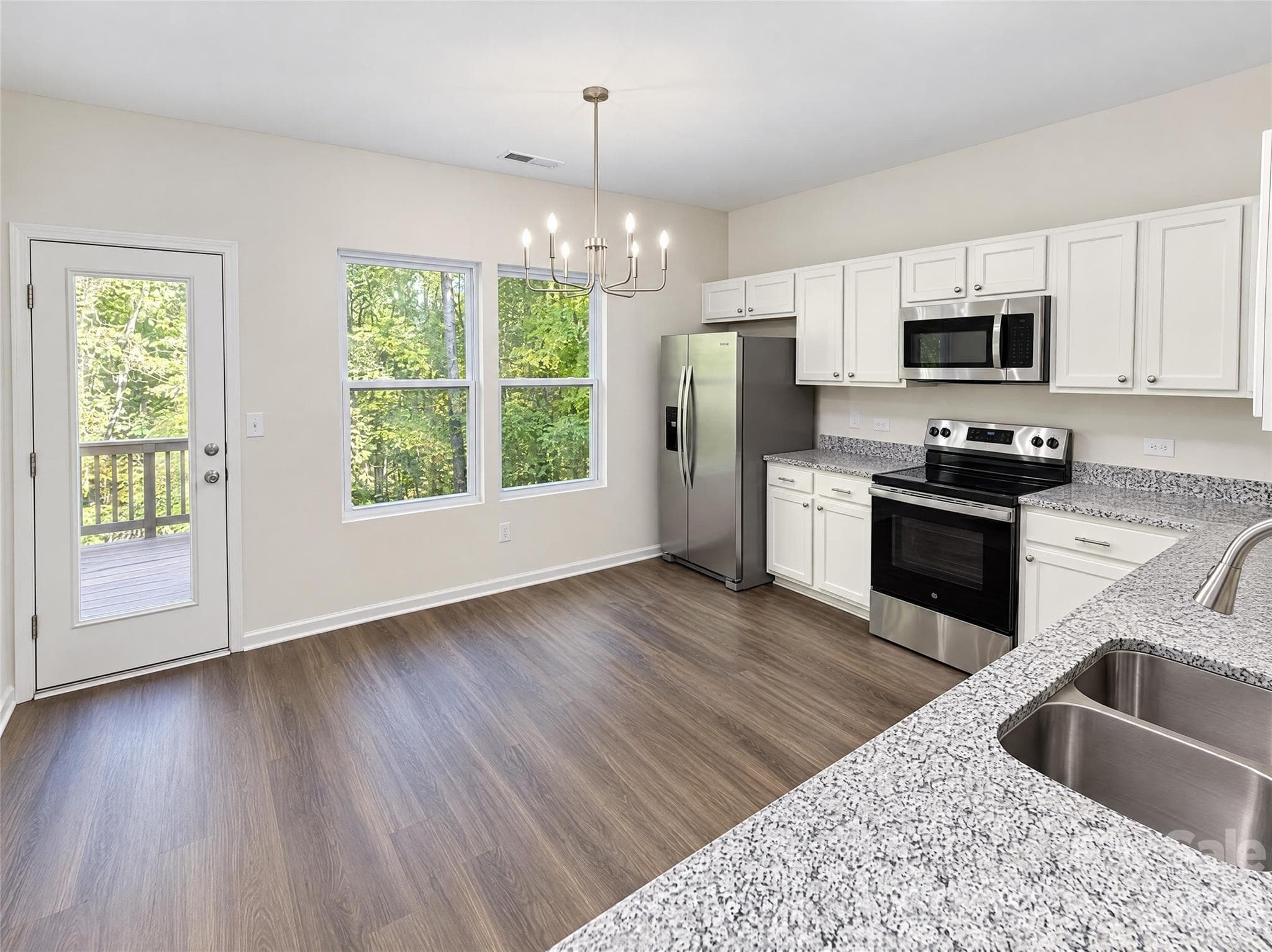 Single Family Residence at 7006 Wandering Creek Drive, Charlotte, photo 2 of 20