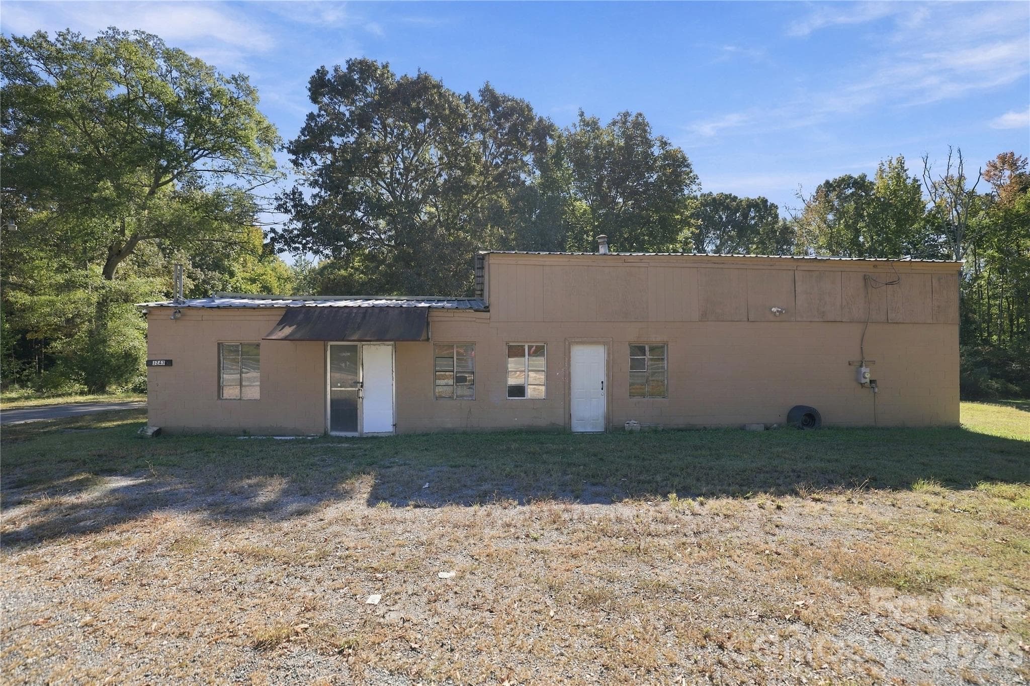Single Family Residence at 3247 Charlotte Highway, York, photo 3 of 45