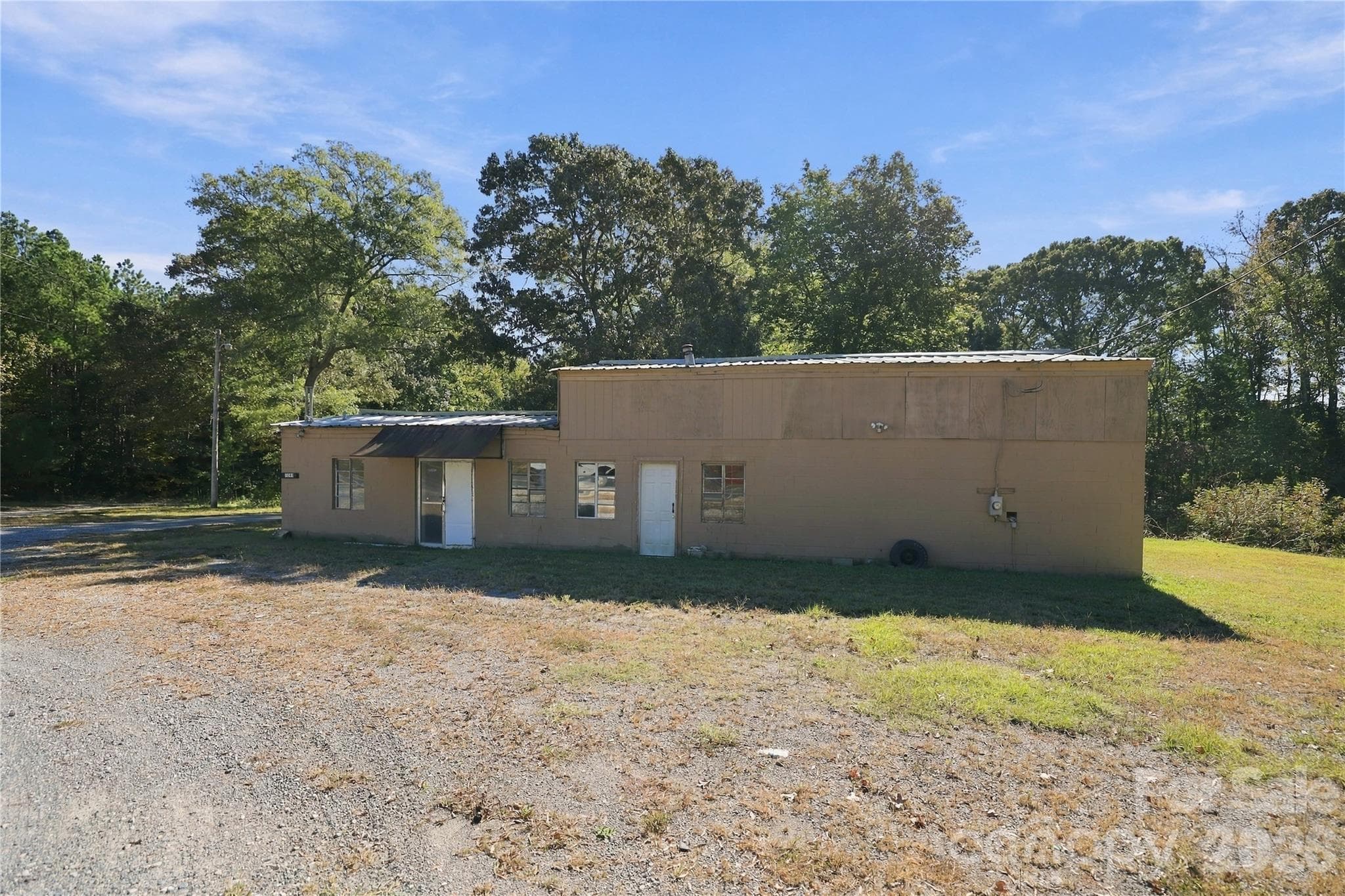 Single Family Residence at 3247 Charlotte Highway, York, photo 4 of 45