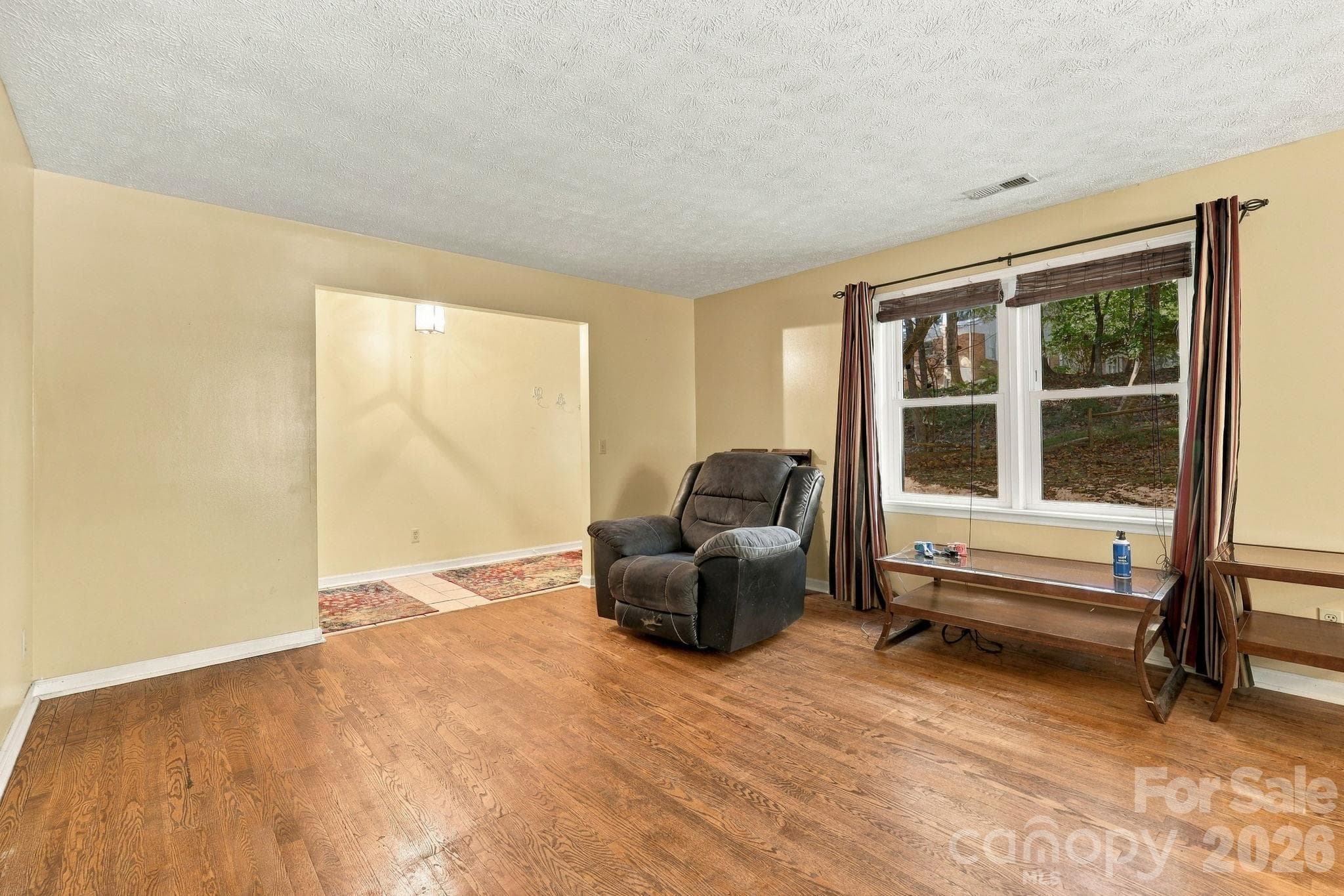 Single Family Residence at 252 Foxhunt Lane, Hendersonville, photo 6 of 18
