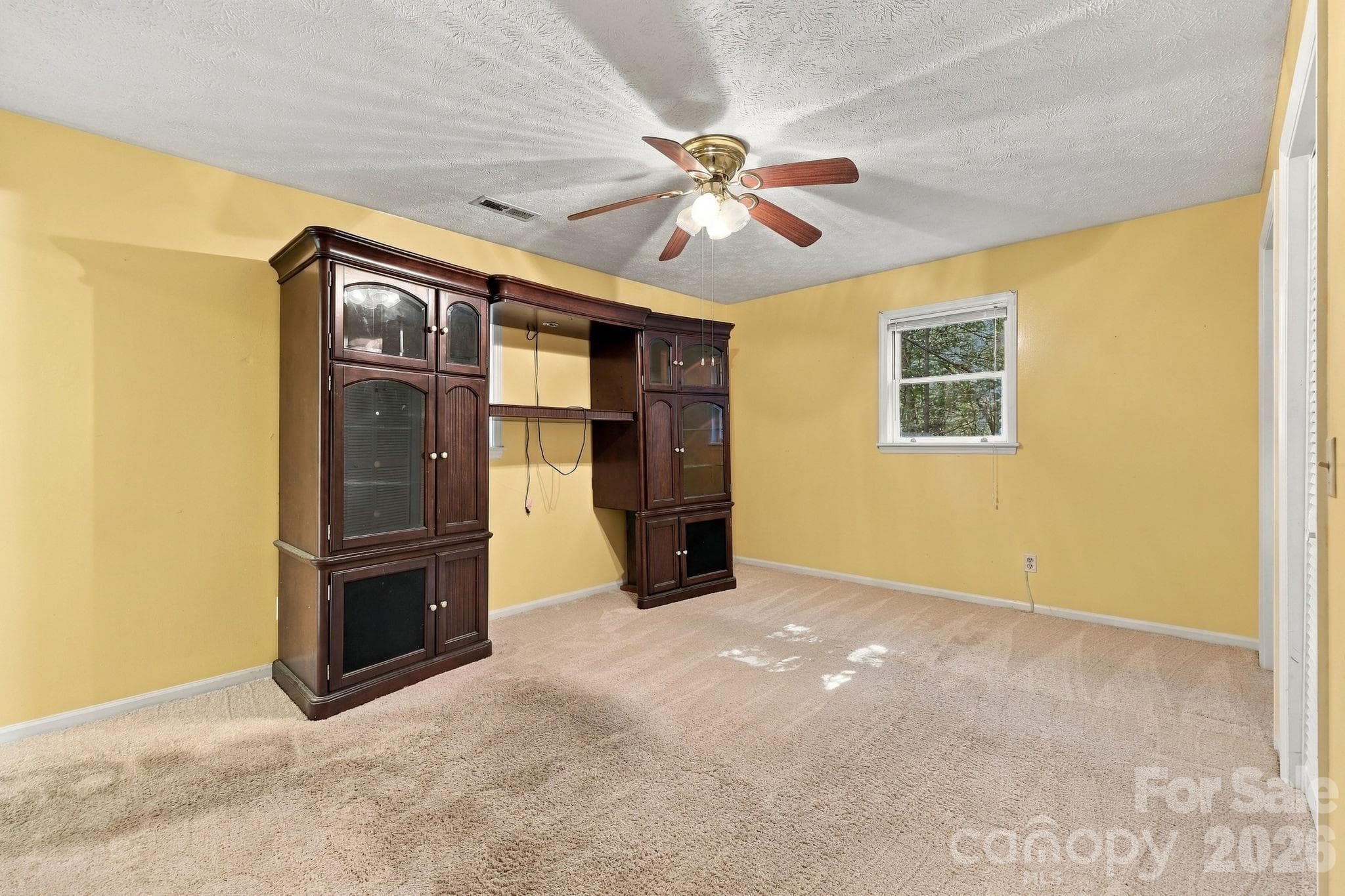 Single Family Residence at 252 Foxhunt Lane, Hendersonville, photo 14 of 18