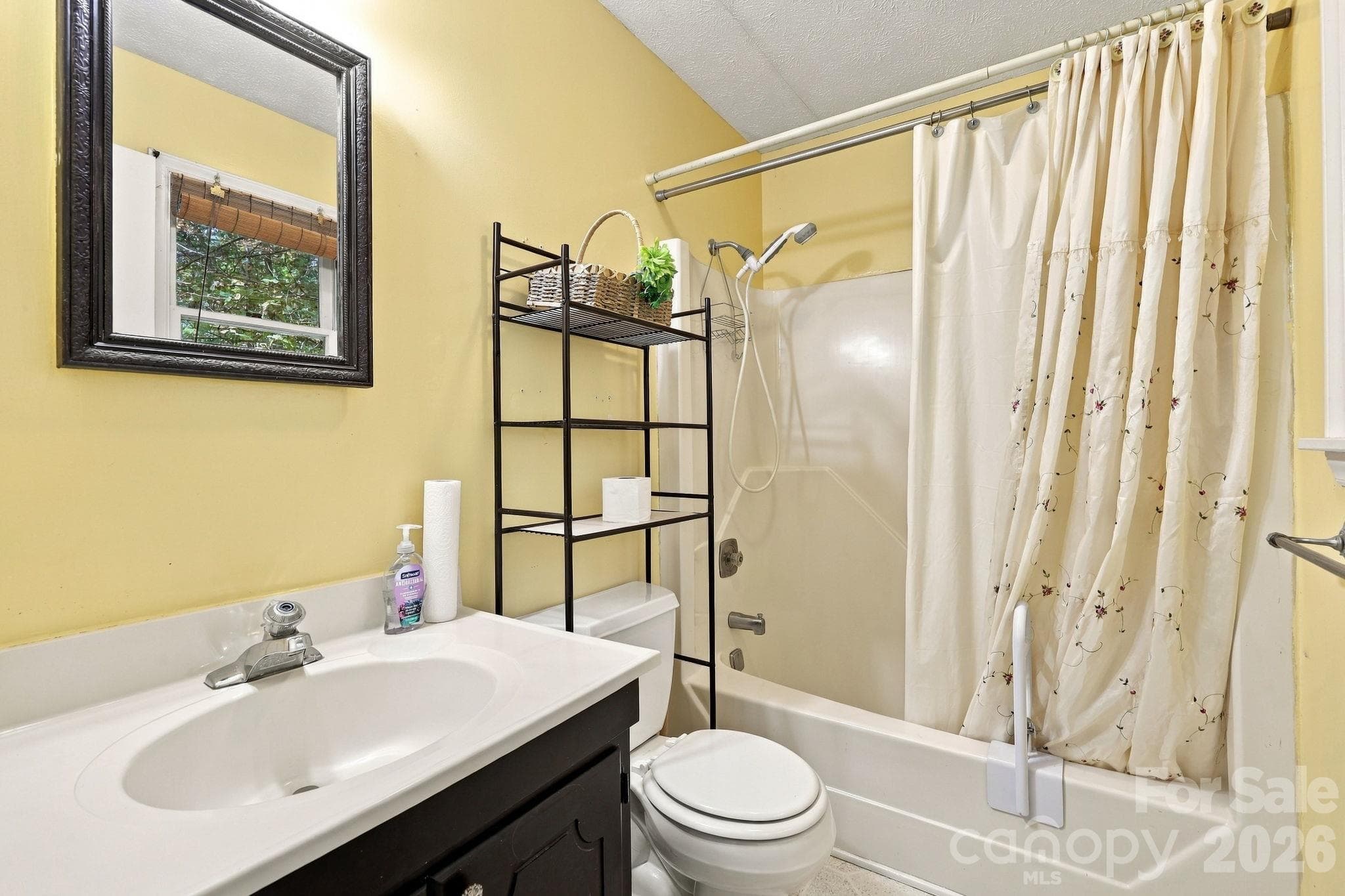 Single Family Residence at 252 Foxhunt Lane, Hendersonville, photo 15 of 18