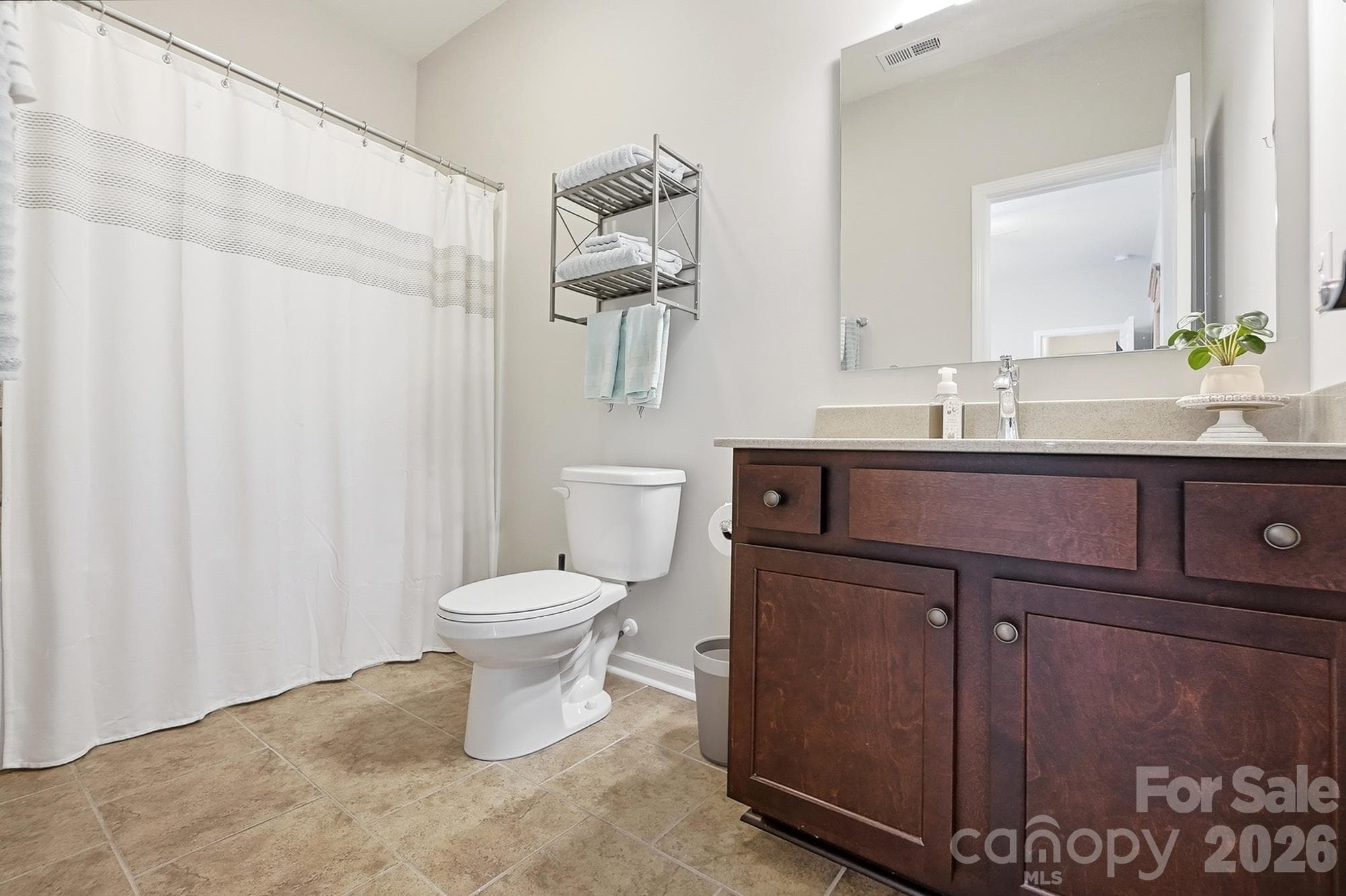 bedroom 3's full bathroom - 4509 Bent Green Lane, Monroe