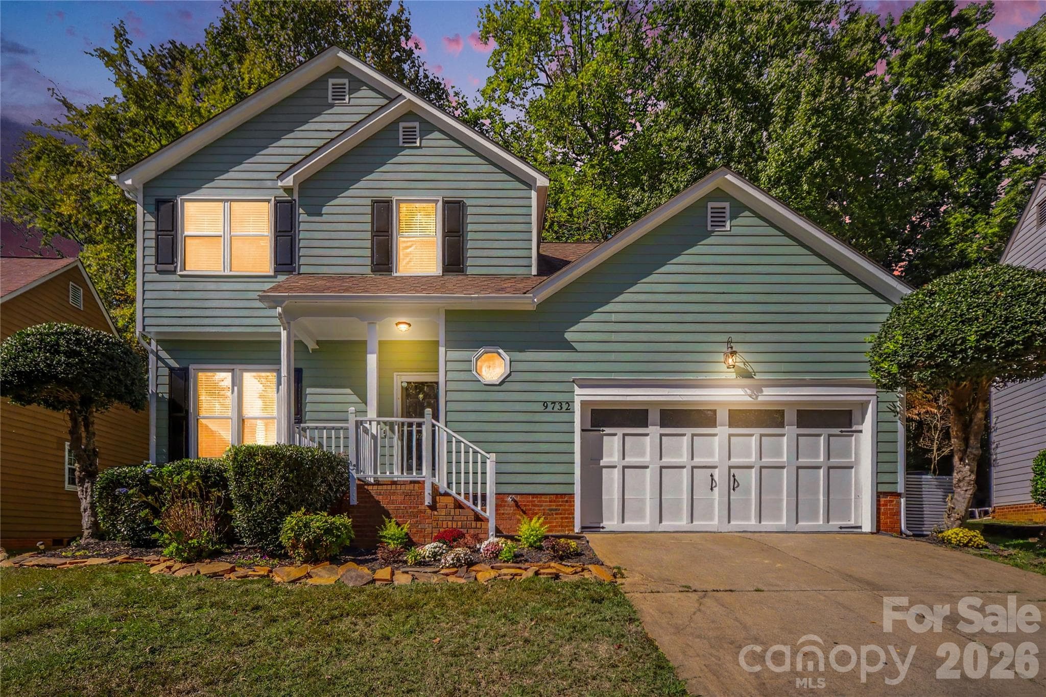 Single Family Residence at 9732 Whitewood Trail, Charlotte, photo 2 of 41
