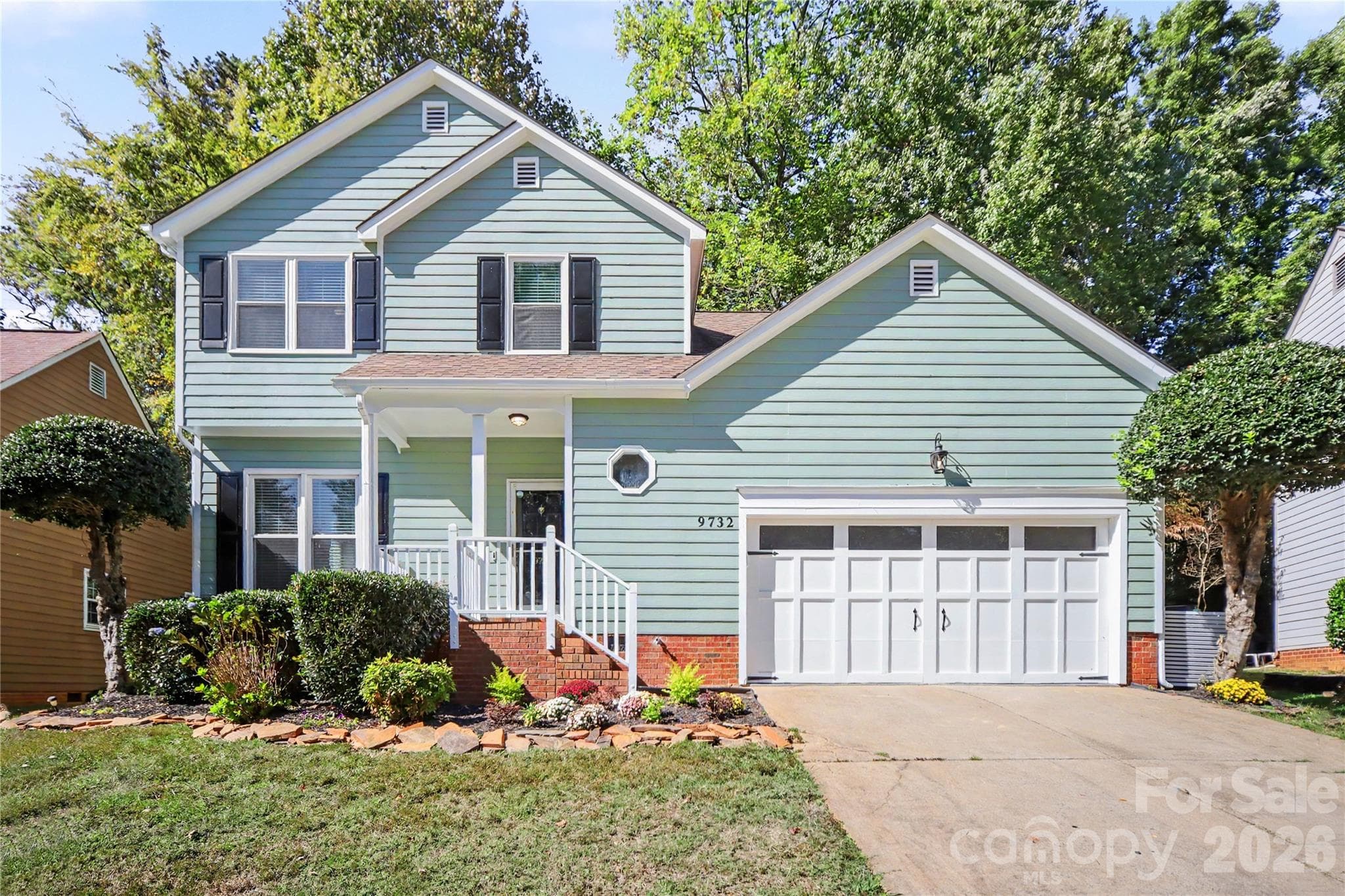 Single Family Residence at 9732 Whitewood Trail, Charlotte, photo 3 of 41