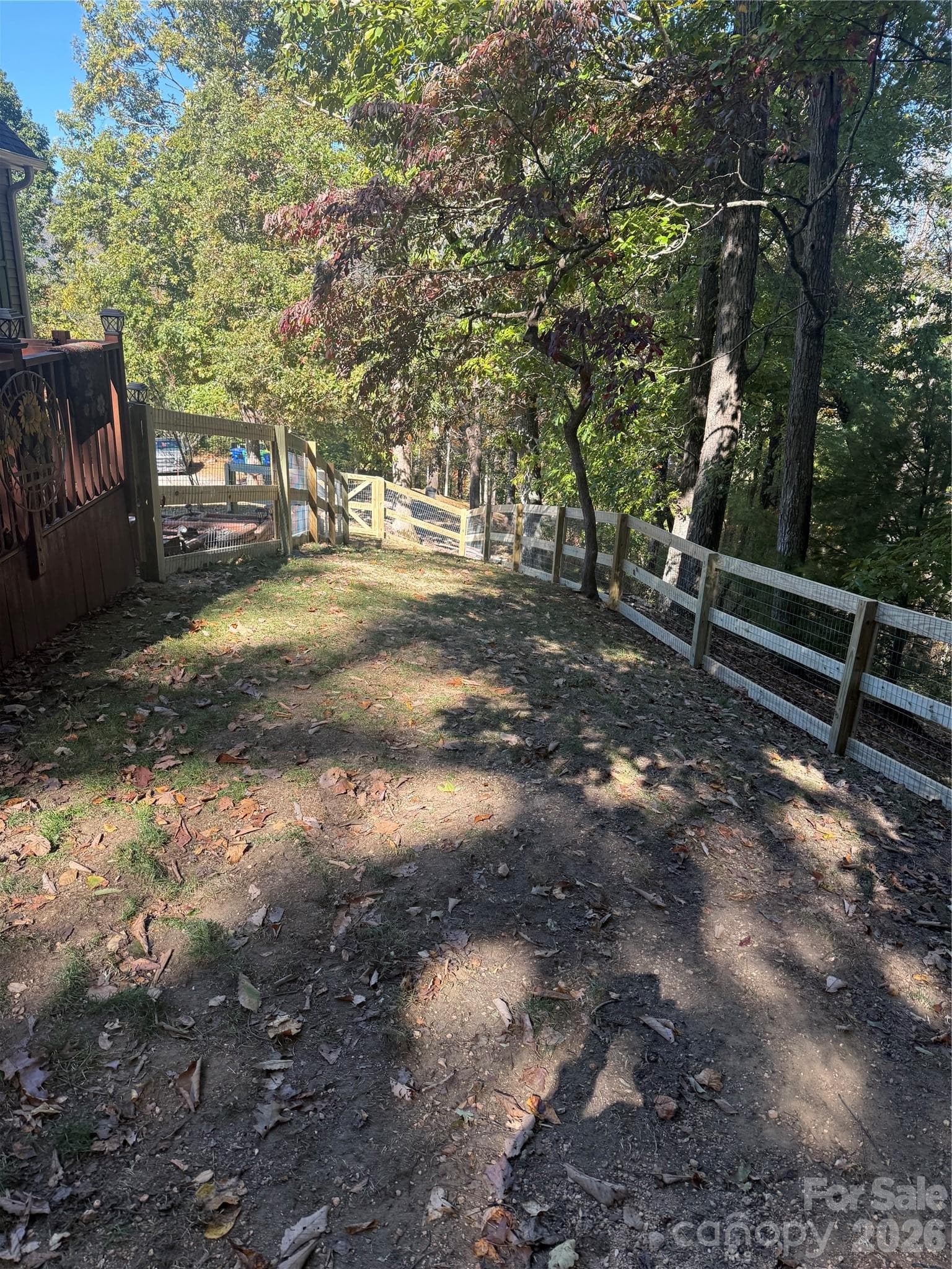 Brand new fence in the front yard pet and child friendly! - 70 Heslar Way, Marshall