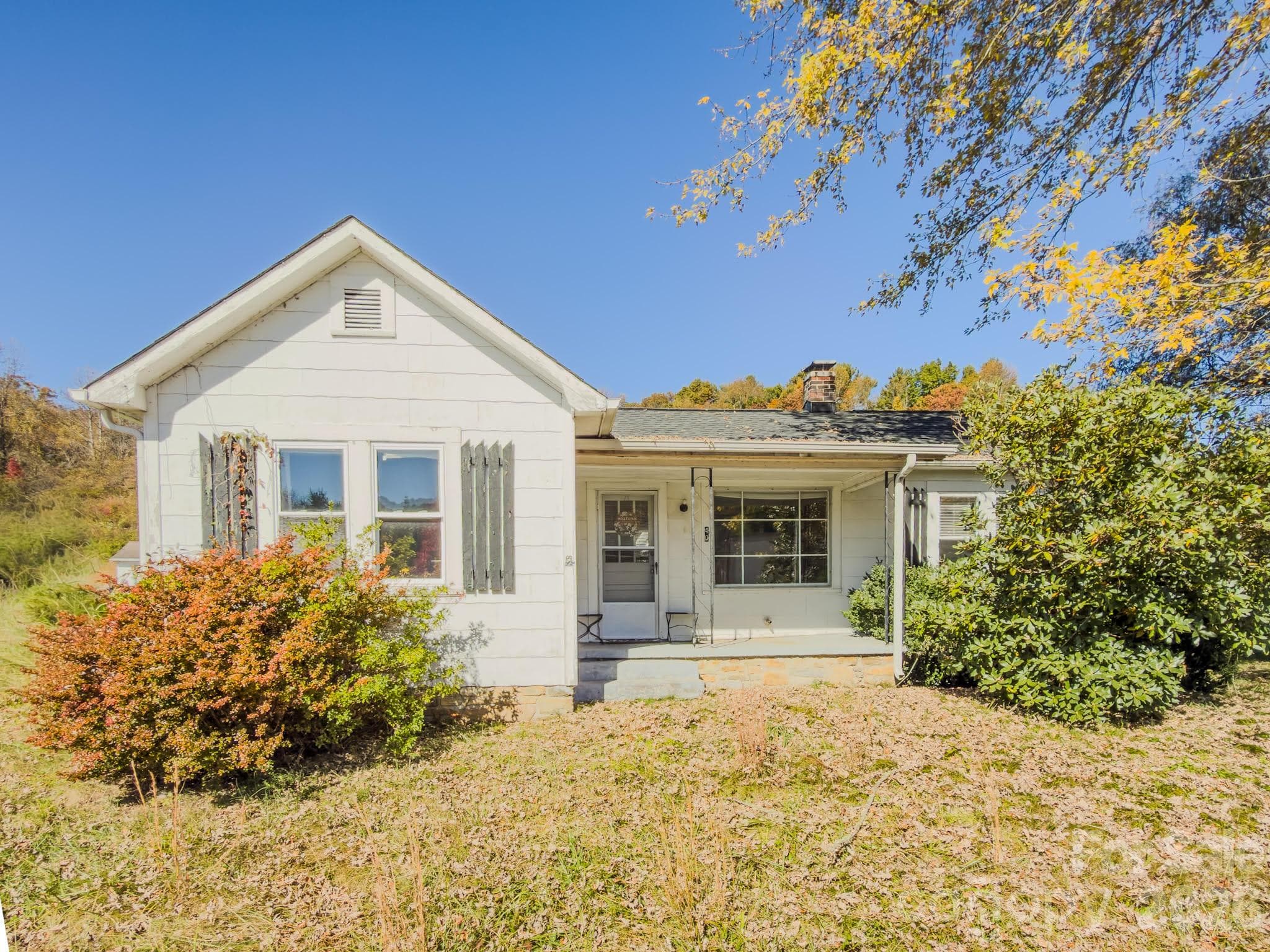 Single Family Residence at 40 Duncan Lane, Newland, photo 2 of 26