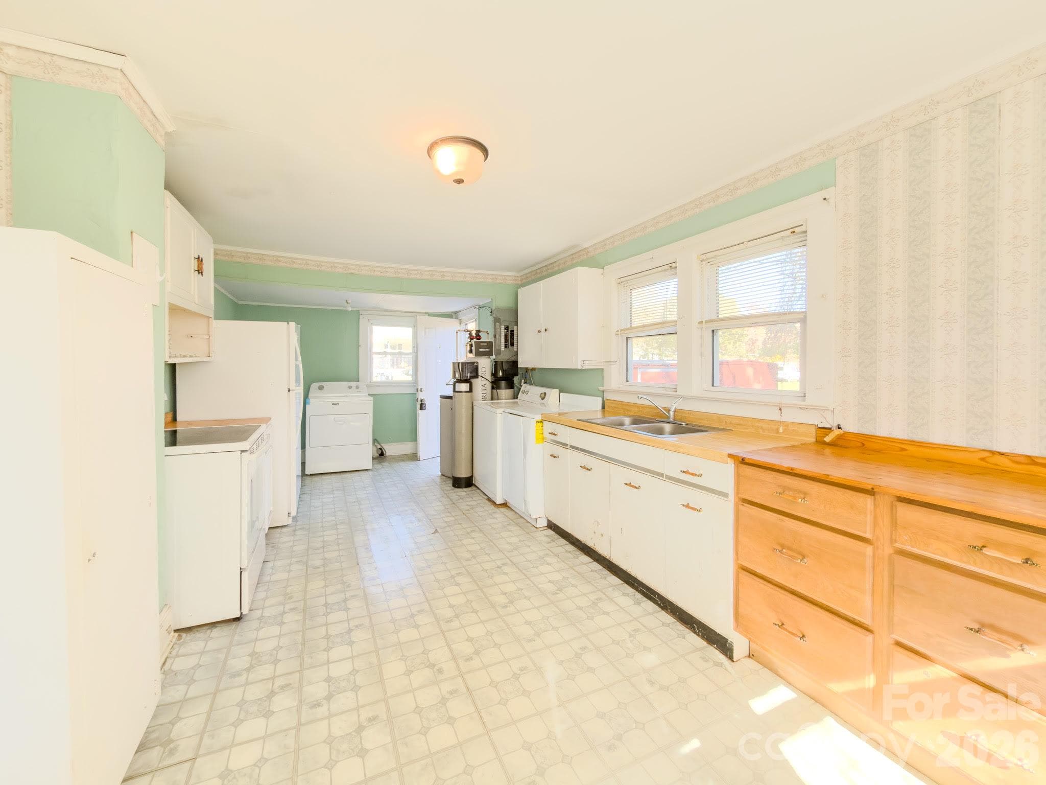 Single Family Residence at 40 Duncan Lane, Newland, photo 17 of 26