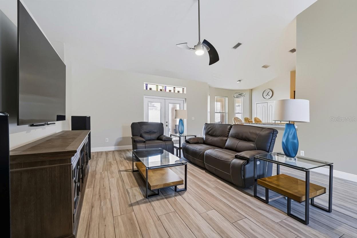 Large family room - 2970 SOUTHERN PINES LOOP, CLERMONT