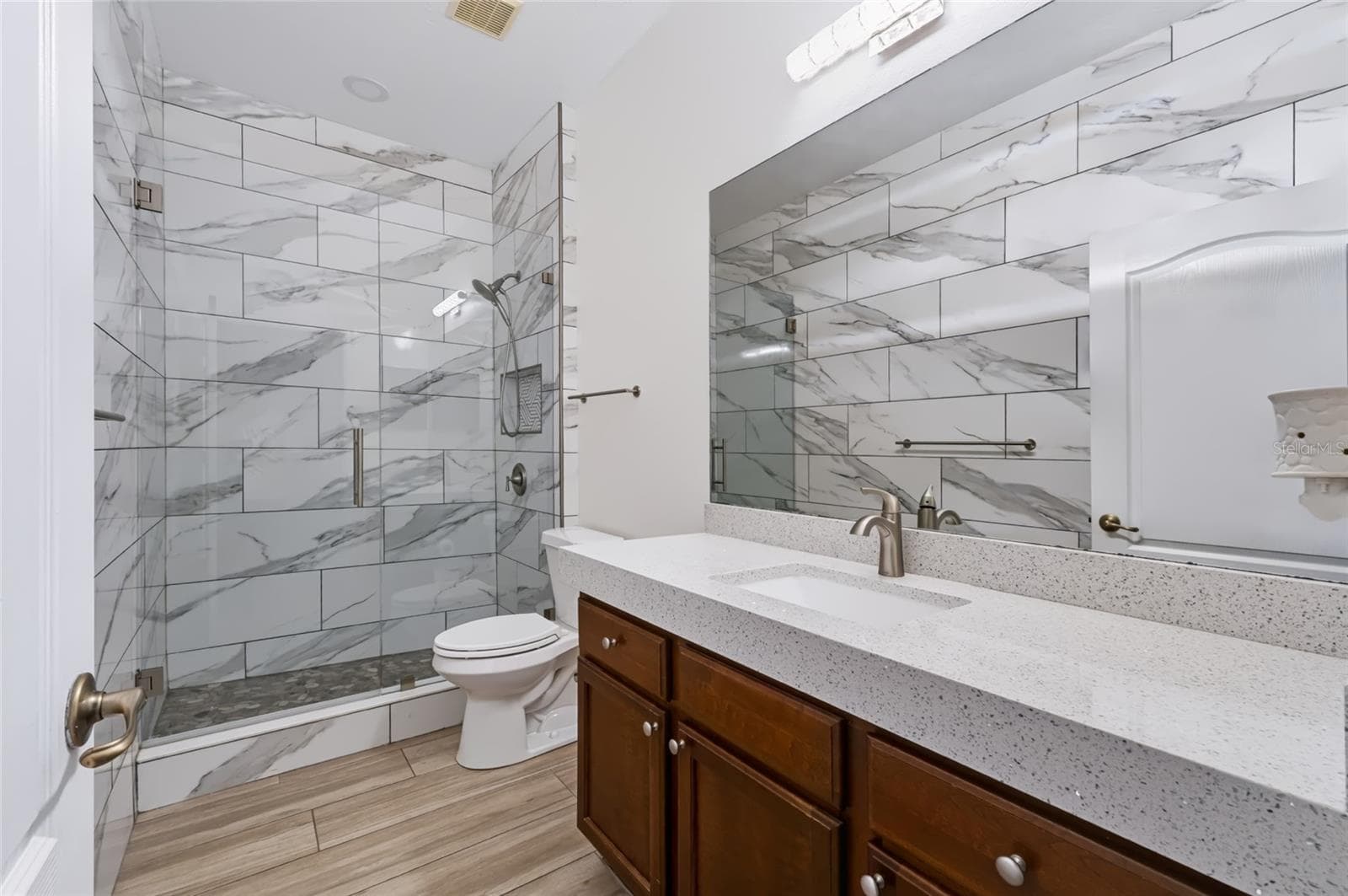 Guest bath - 2970 SOUTHERN PINES LOOP, CLERMONT