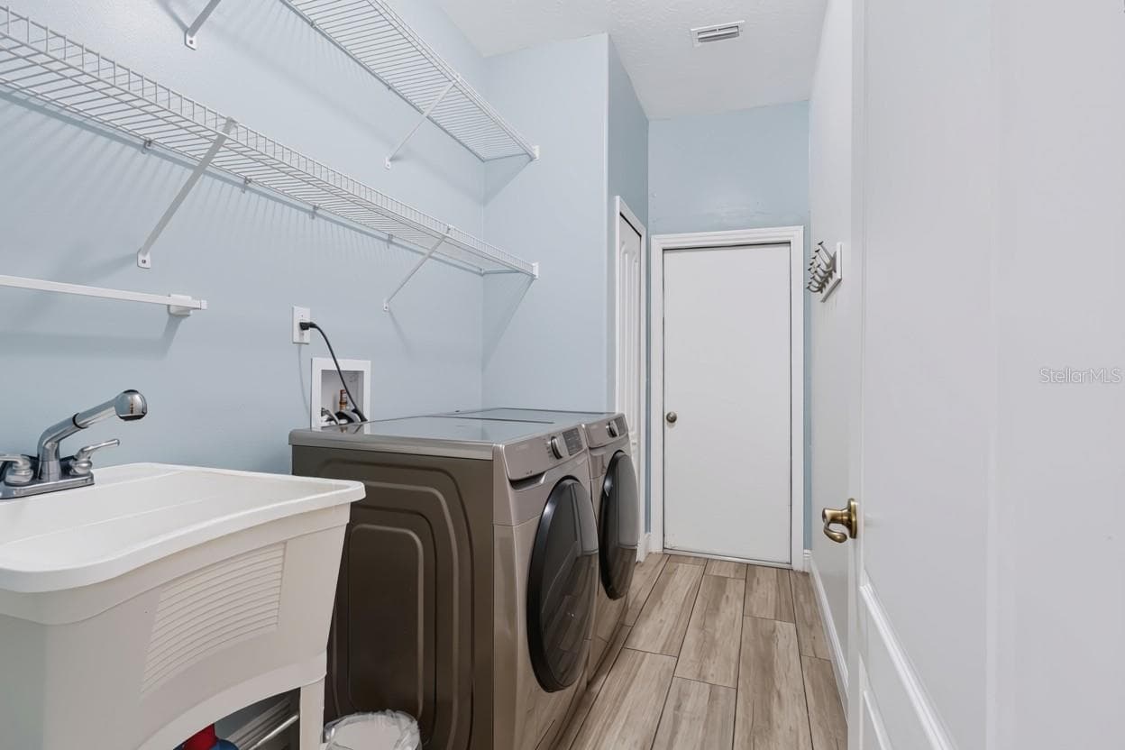 Large Laundry Room - 2970 SOUTHERN PINES LOOP, CLERMONT